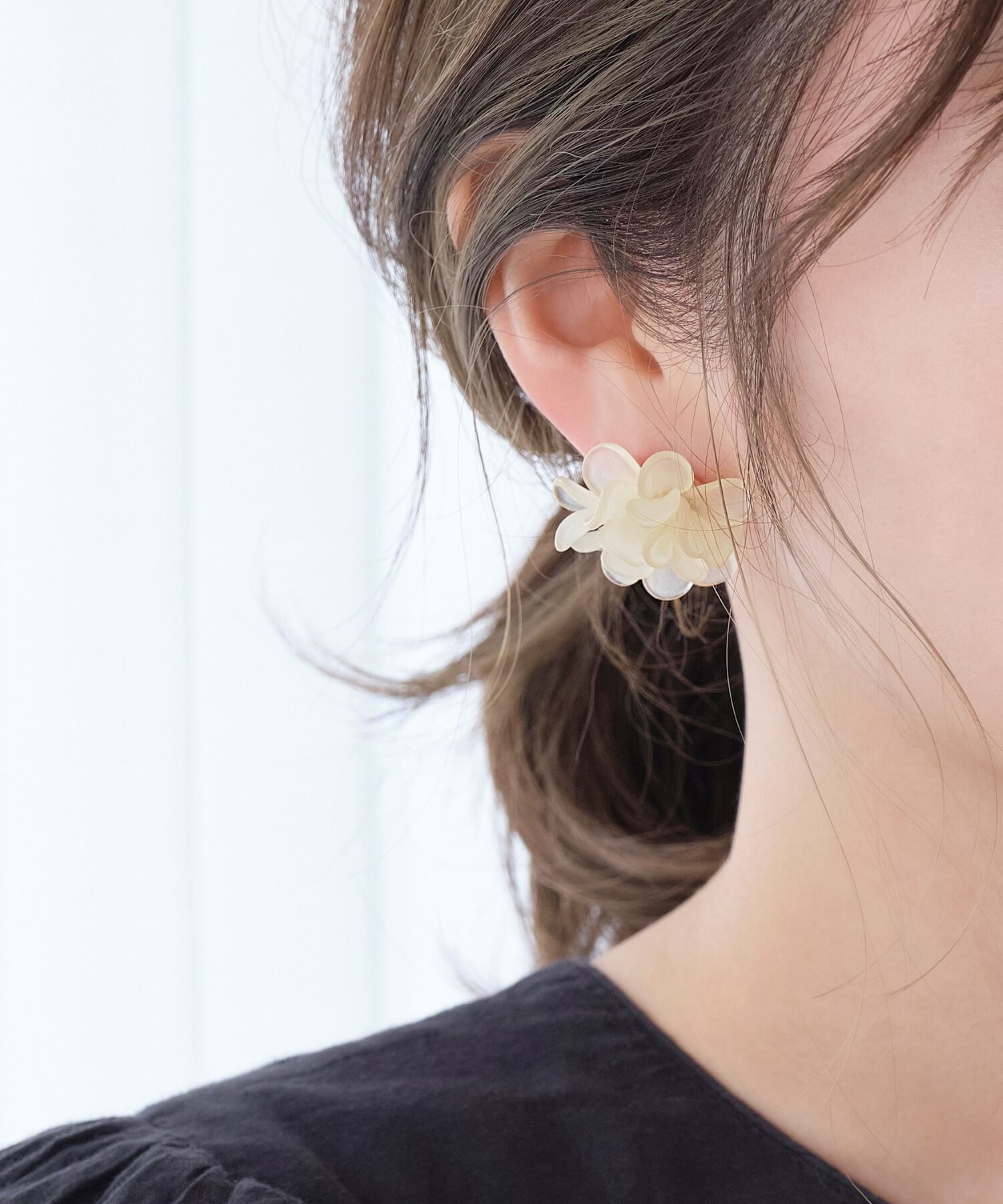 Phoebe「マーガレットフラワーカラーピアス　アイボリー」|ピアス|