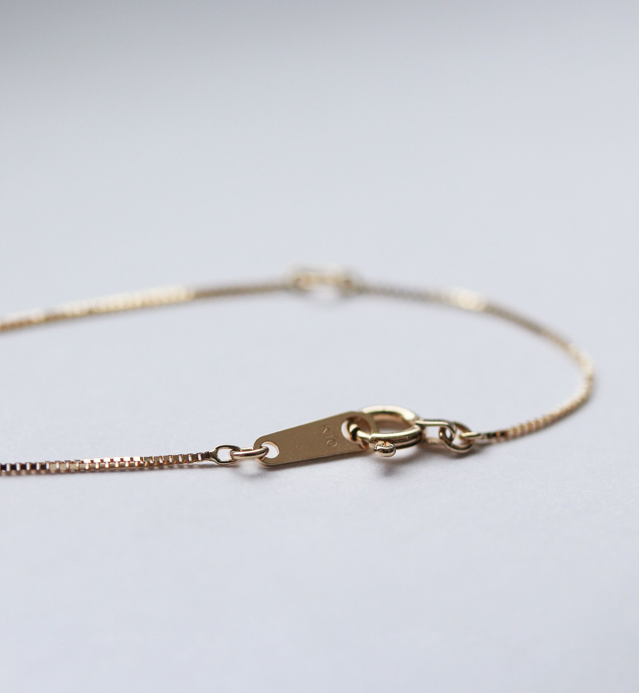  「ダイヤモンド 0.025ct スクエア プレート ネックレス | K10YG」|ネックレス|