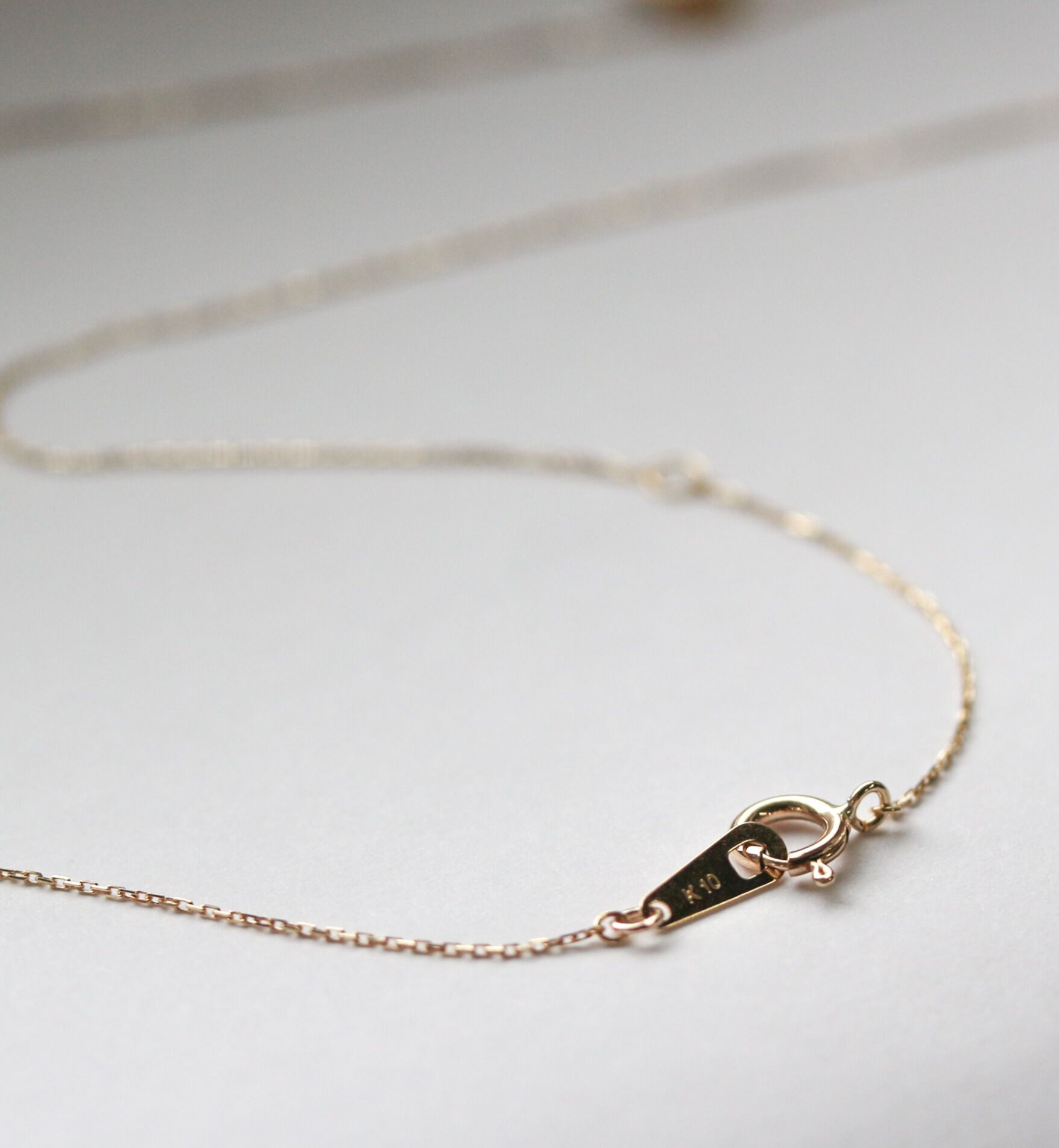  「ダイヤモンド0.025ct サークル プレート ネックレス | K10YG」|ネックレス|