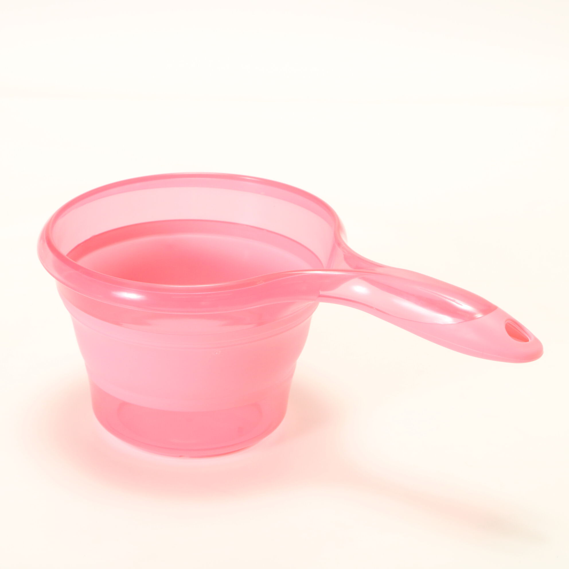 BACKYARD FAMILY「ソフト手おけ 折りたためる 折りたたみ バス用品 手おけ 定番 風呂グッズ バスグッズ」|トイレタリー・ランドリーグッズ|ピンク1