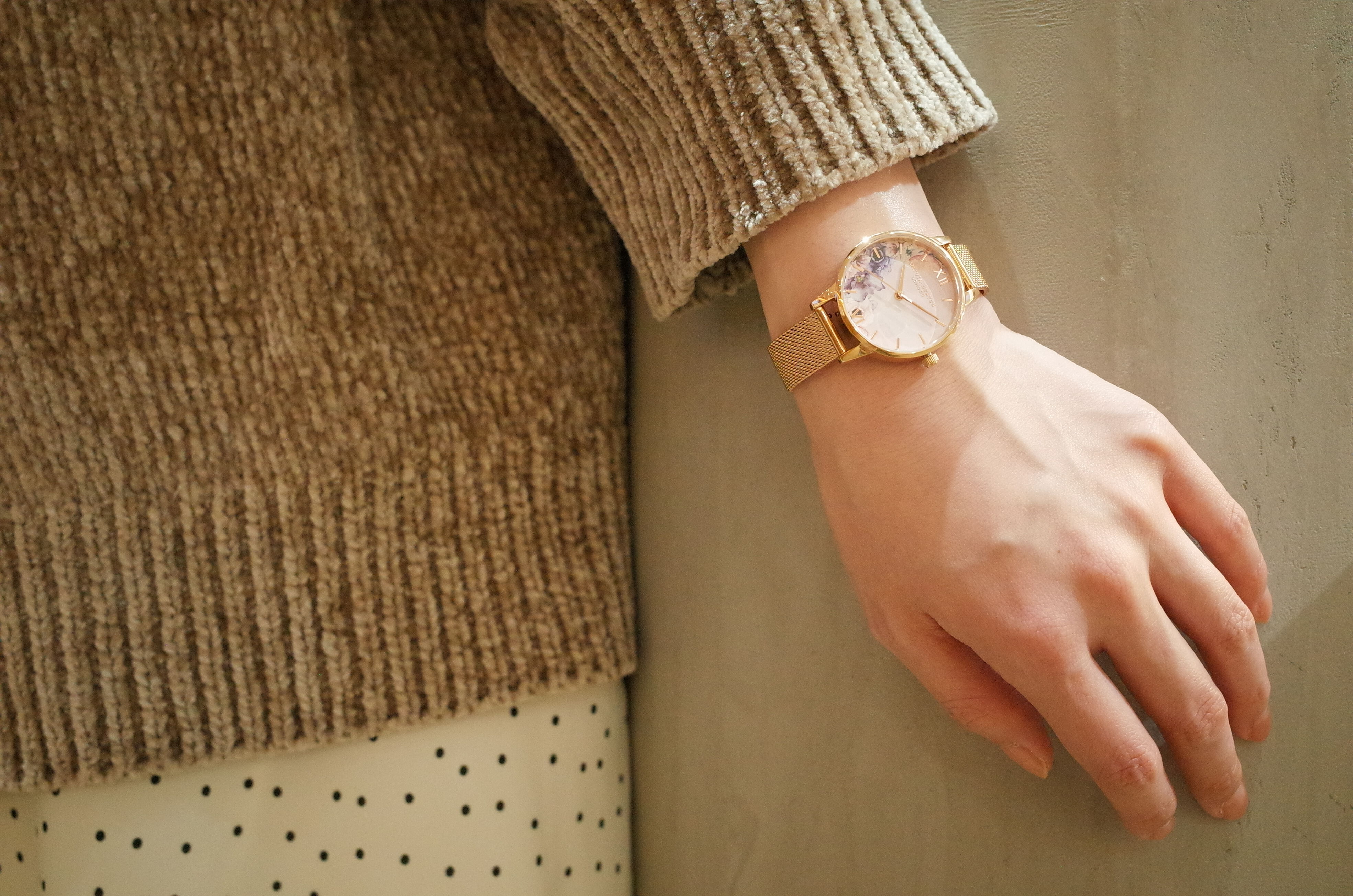 OLIVIA BURTON 「〈OLIVIA BURTON(ｵﾘﾋﾞｱﾊﾞｰﾄﾝ)〉30mmﾛｰｽﾞｺﾞｰﾙﾄﾞﾒｯｼｭ ｳｫｰﾀｰｶﾗｰﾌﾙｰﾗﾙ」|腕時計|