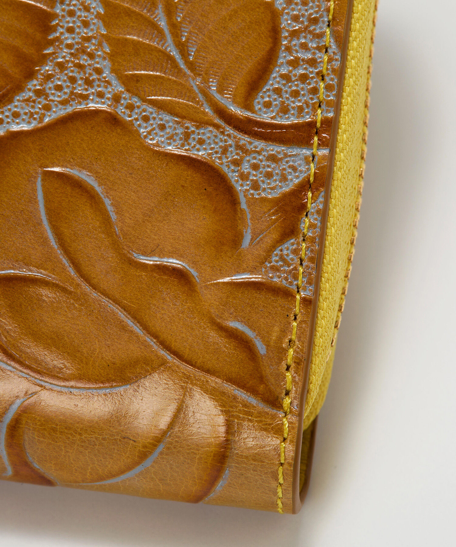 TOPKAPI BREATH「【TREASURE TOPKAPI】ローズエンボス ツヤ レザー ラウンドファスナー 二つ折り財布/パスポート対応」|財布|