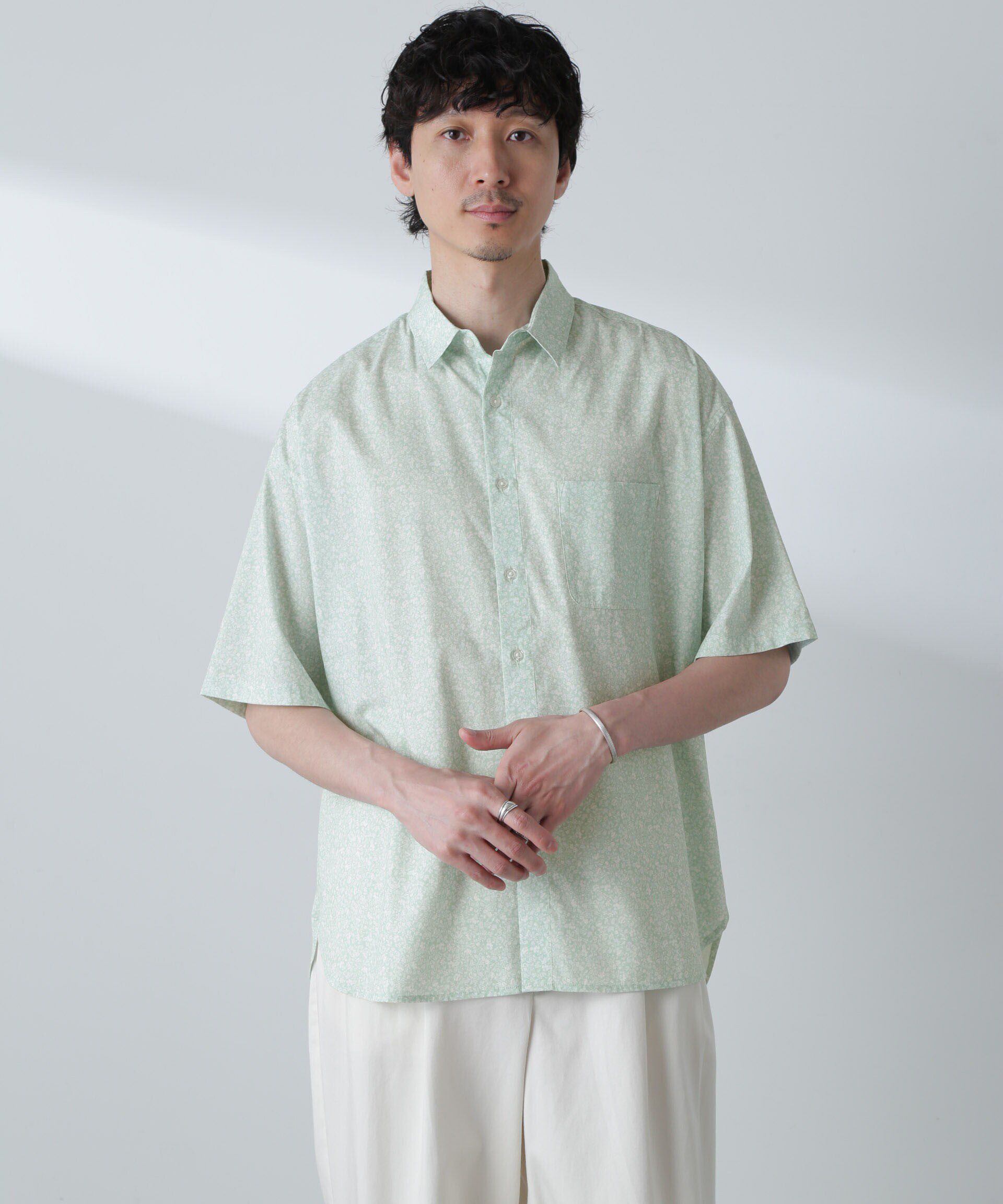 nano･universe「小花柄レギュラーシャツ 半袖」|シャツ・ブラウス|