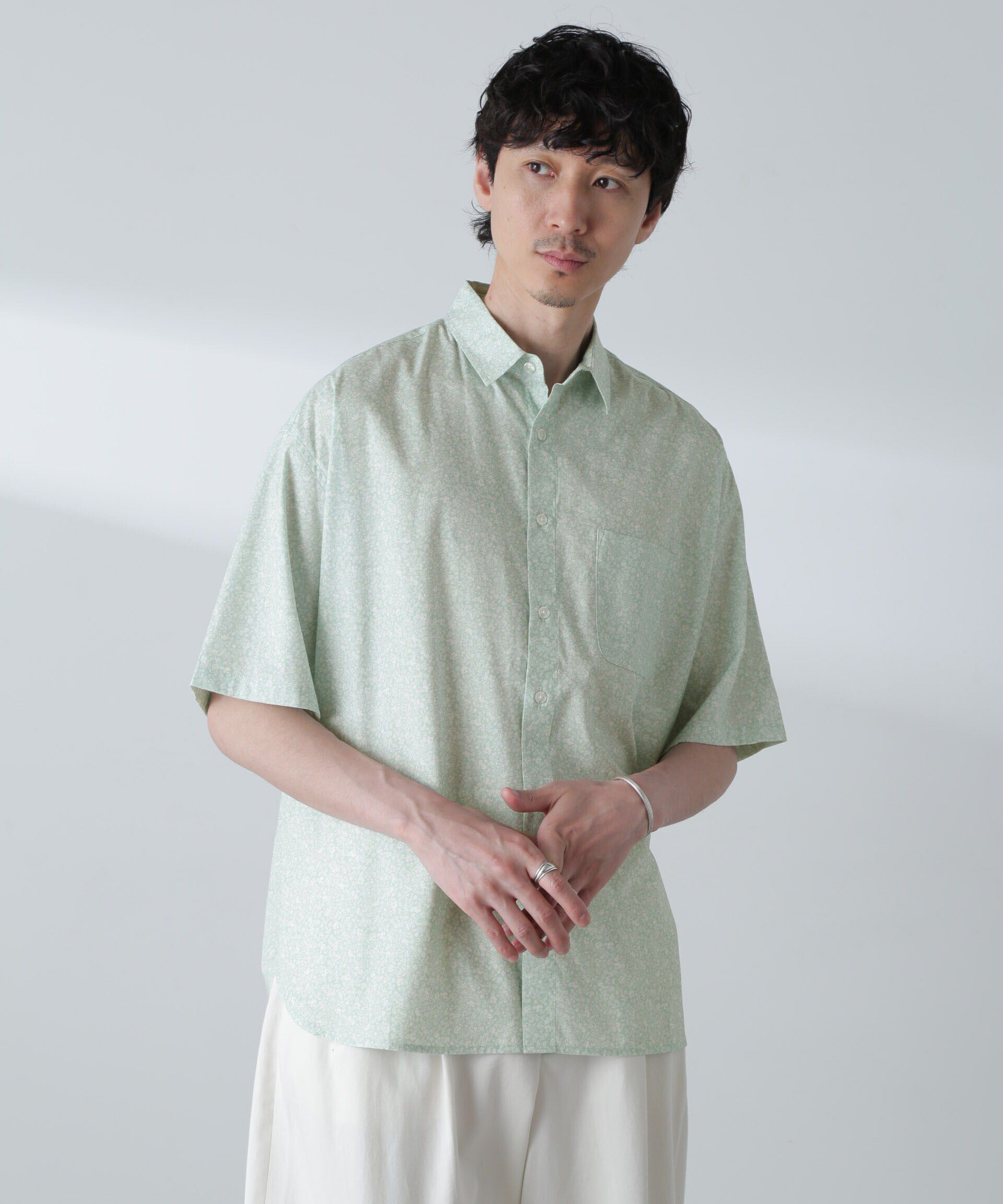 nano･universe「小花柄レギュラーシャツ 半袖」|シャツ・ブラウス|