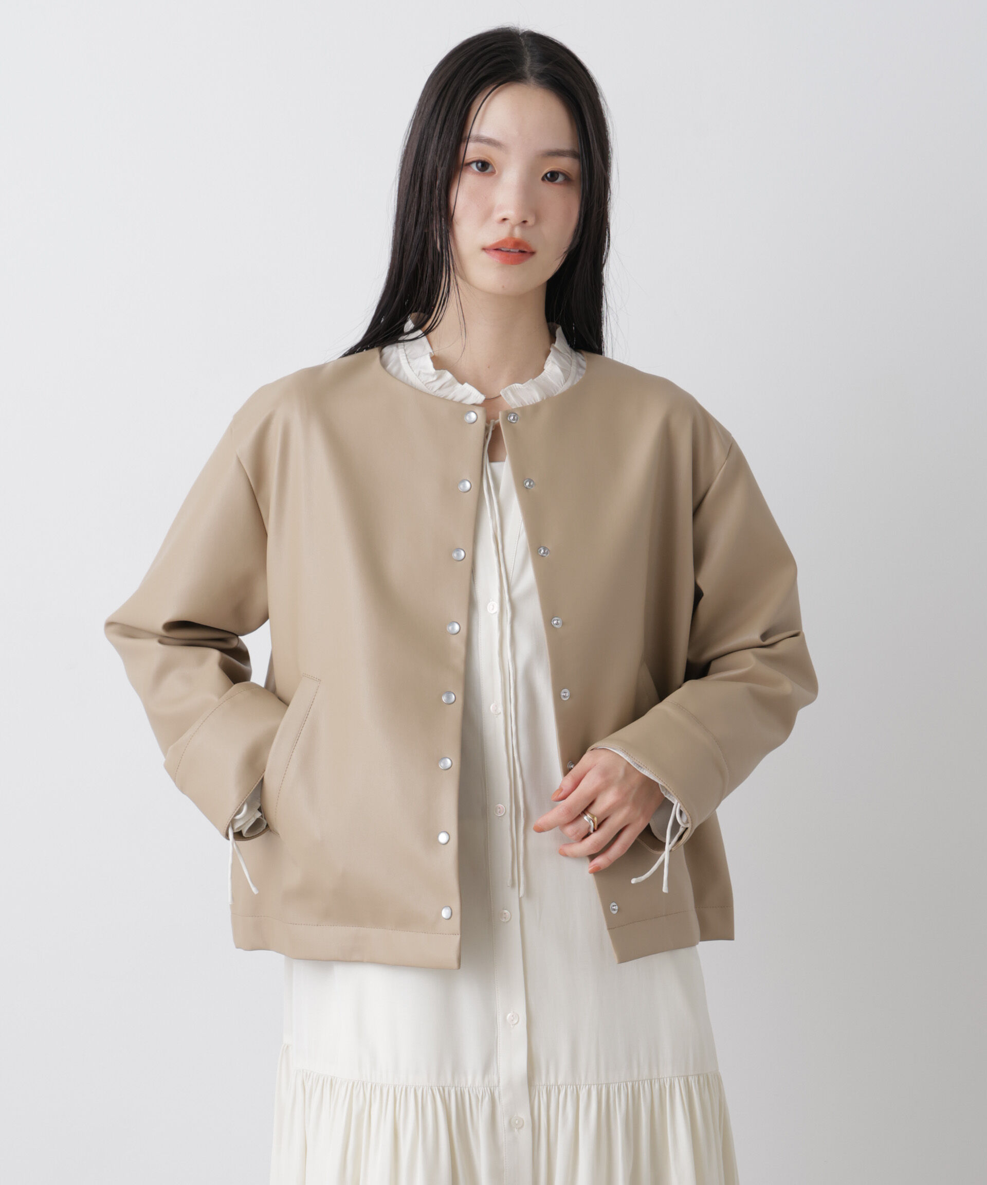 nano･universe「フェイクレザーパールドットノーカラージャケット」|テーラードジャケット|ベージュ