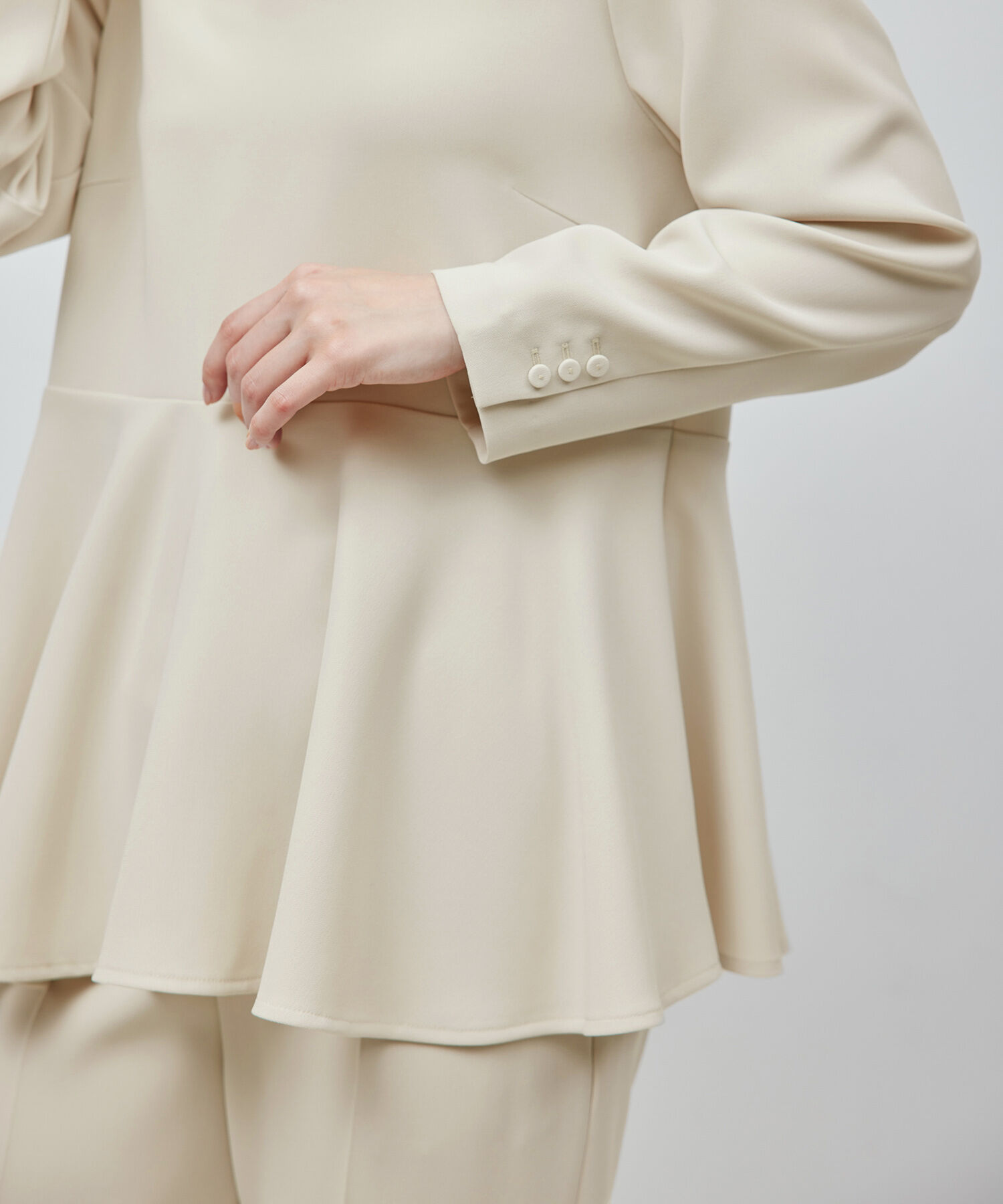 ROPE「トリアセテートダブルクロス ペプラムブラウス【セレモニー/通勤対応】【洗える】」|シャツ・ブラウス|