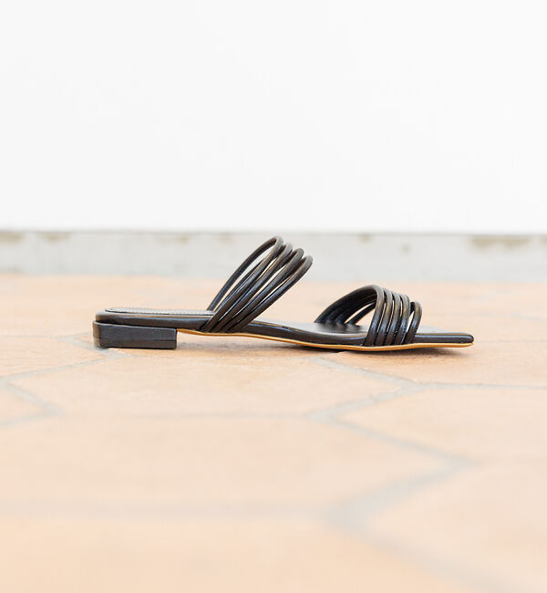 Rouge vif「【HENRI EN VARGO／ヘンリエンヴァーゴ】スクエアトゥフラットサンダル」|サンダル|