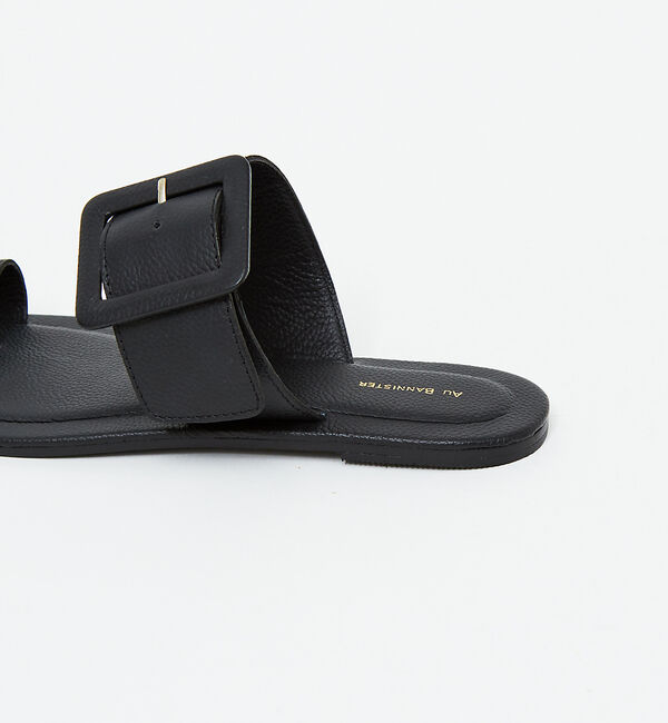 AU BANNISTER「【販売店舗限定】サムホルダーフラットサンダル」|サンダル|