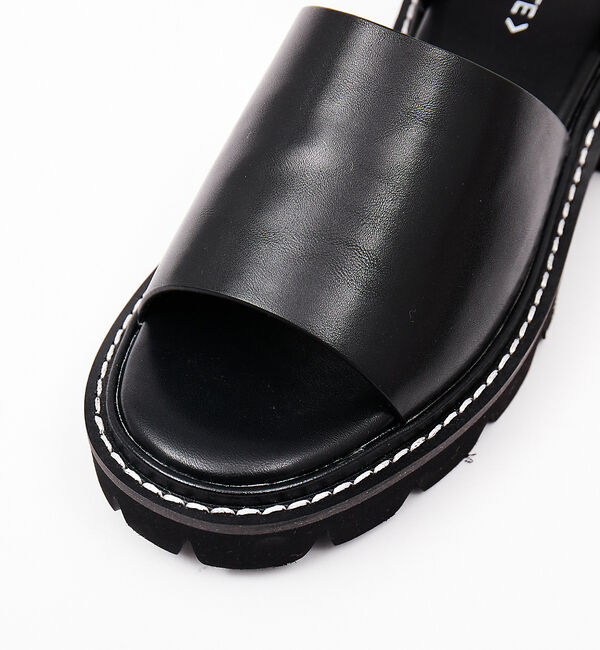 AU BANNISTER「【LAROUTE】ダブルピースアンクルベルトサンダル」|サンダル|