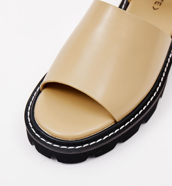 AU BANNISTER「【LAROUTE】ダブルピースアンクルベルトサンダル」|サンダル|