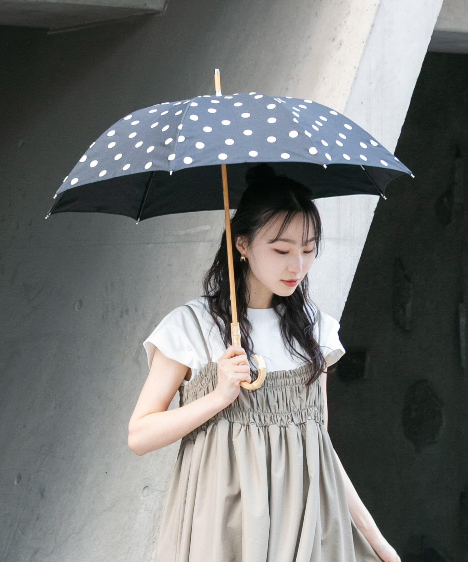 SMELLY「because　ドットバンブー長傘」|傘|ブラック