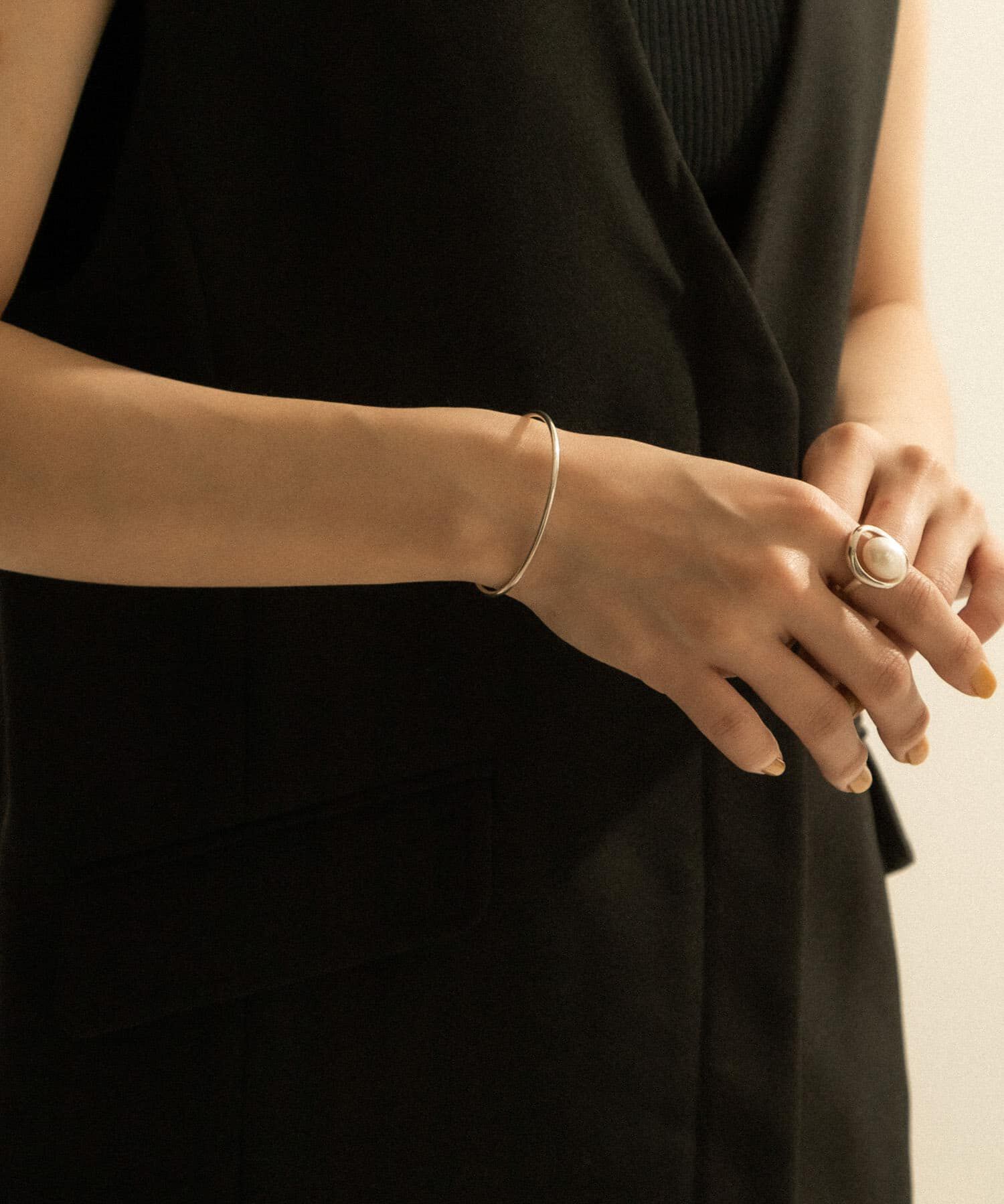 SMELLY「SMELLY so&rsquo;　narrow line bangle」|ブレスレット・バングル|