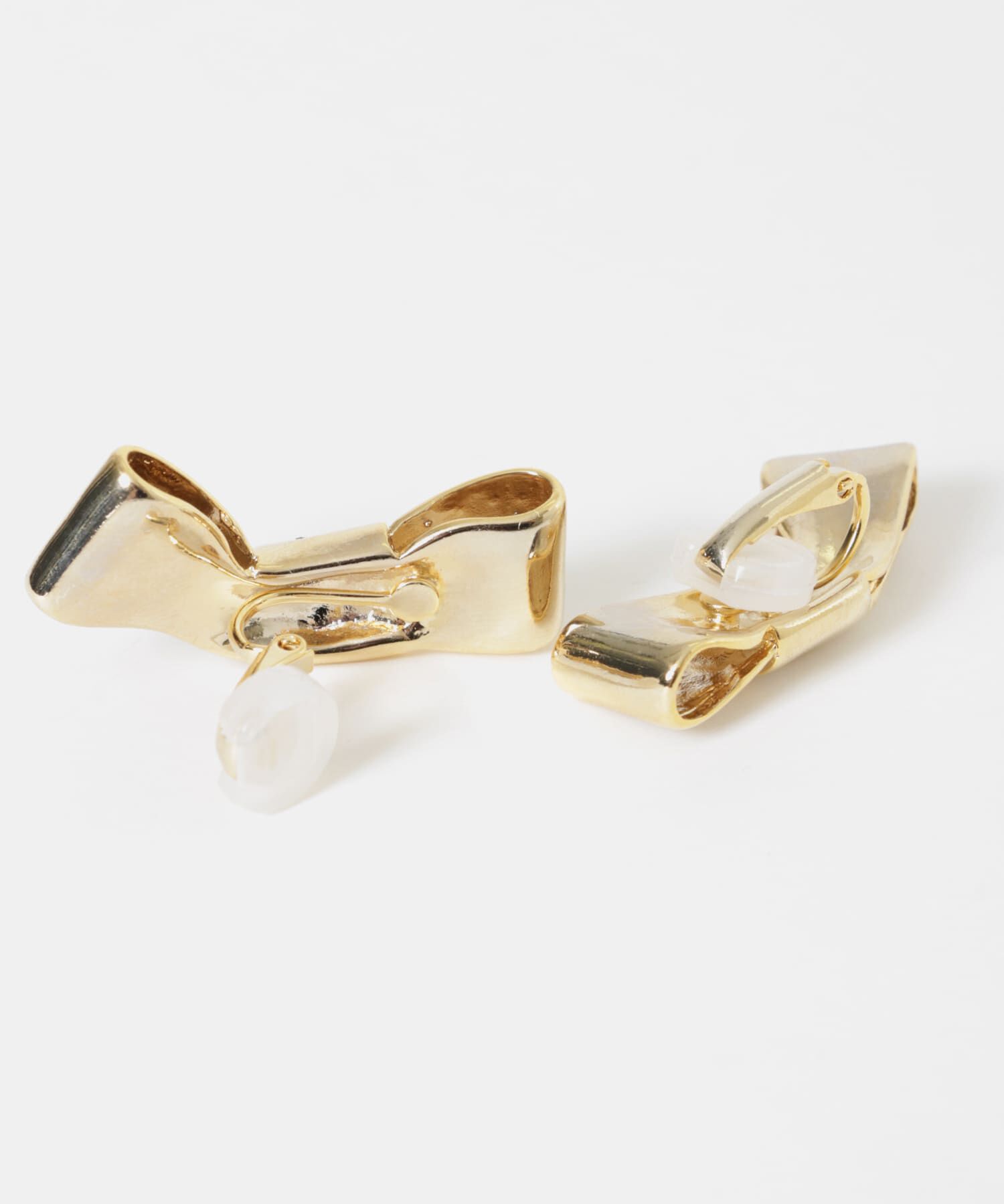 SMELLY「メタルリボンモチーフイヤリング」|イヤリング|