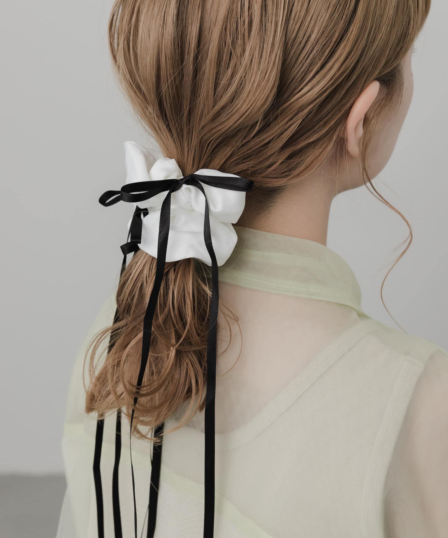 SMELLY「サテンリボンボリュームシュシュ」|ヘアゴム・シュシュ|