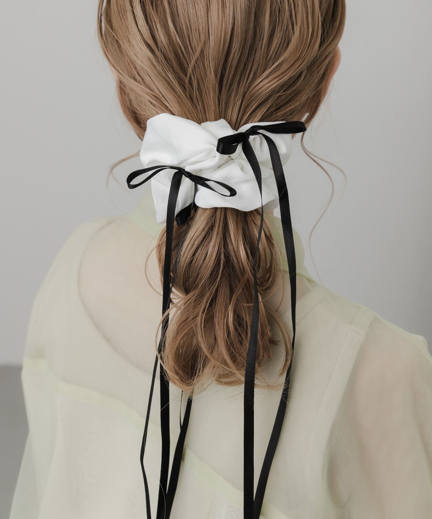 SMELLY「サテンリボンボリュームシュシュ」|ヘアゴム・シュシュ|