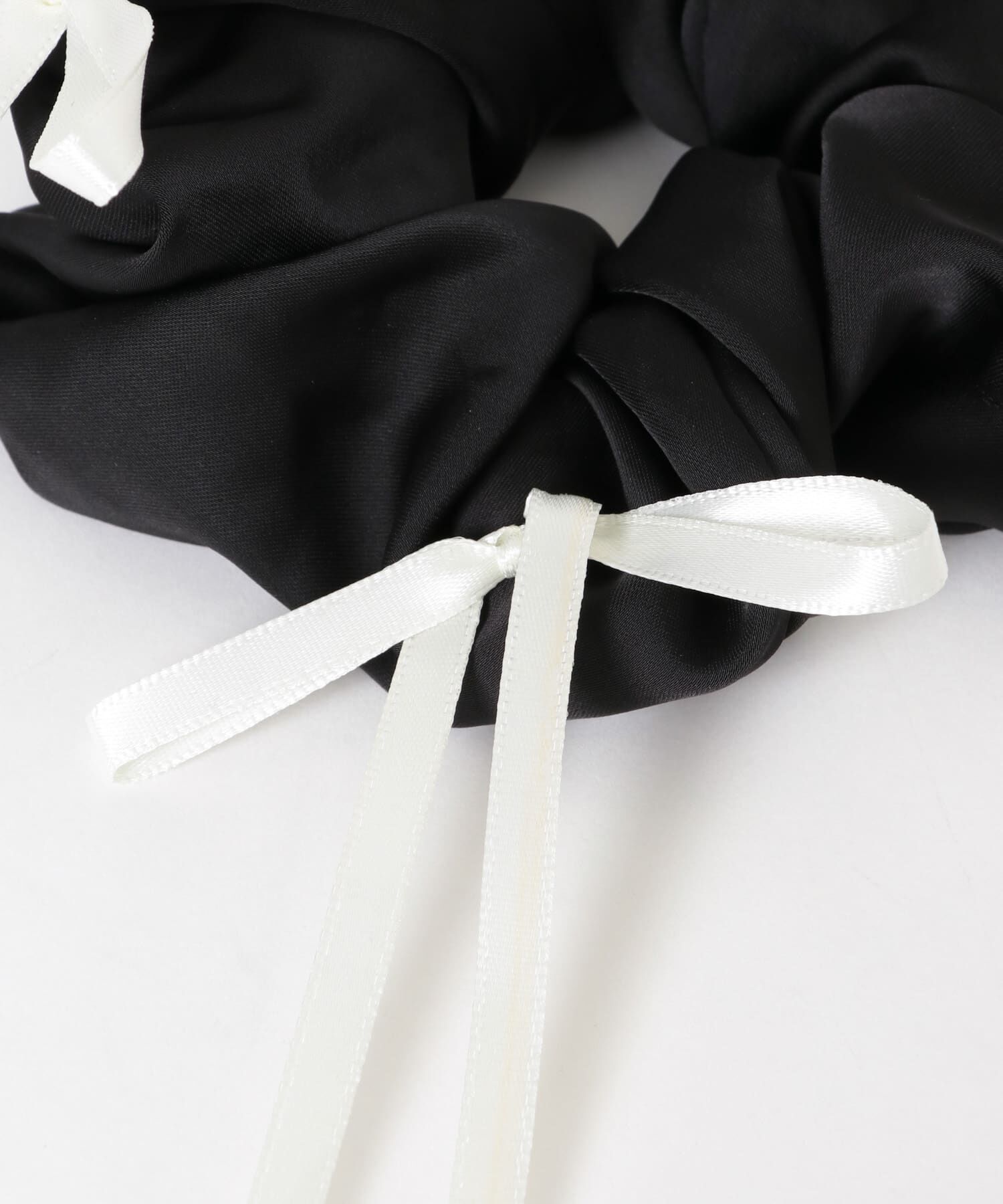 SMELLY「サテンリボンボリュームシュシュ」|ヘアゴム・シュシュ|