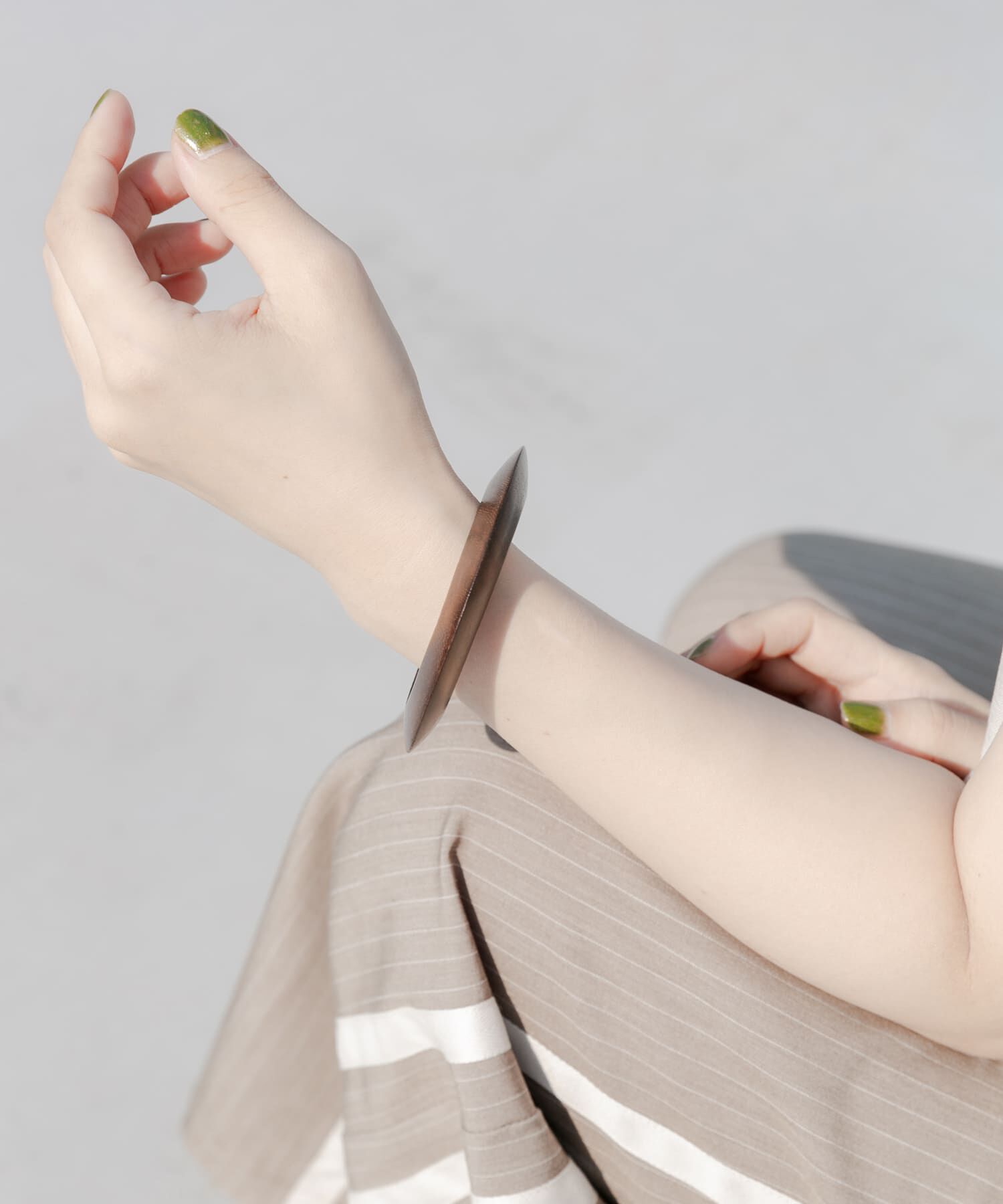 SMELLY「ウッドポインテッドバングル」|ブレスレット・バングル|