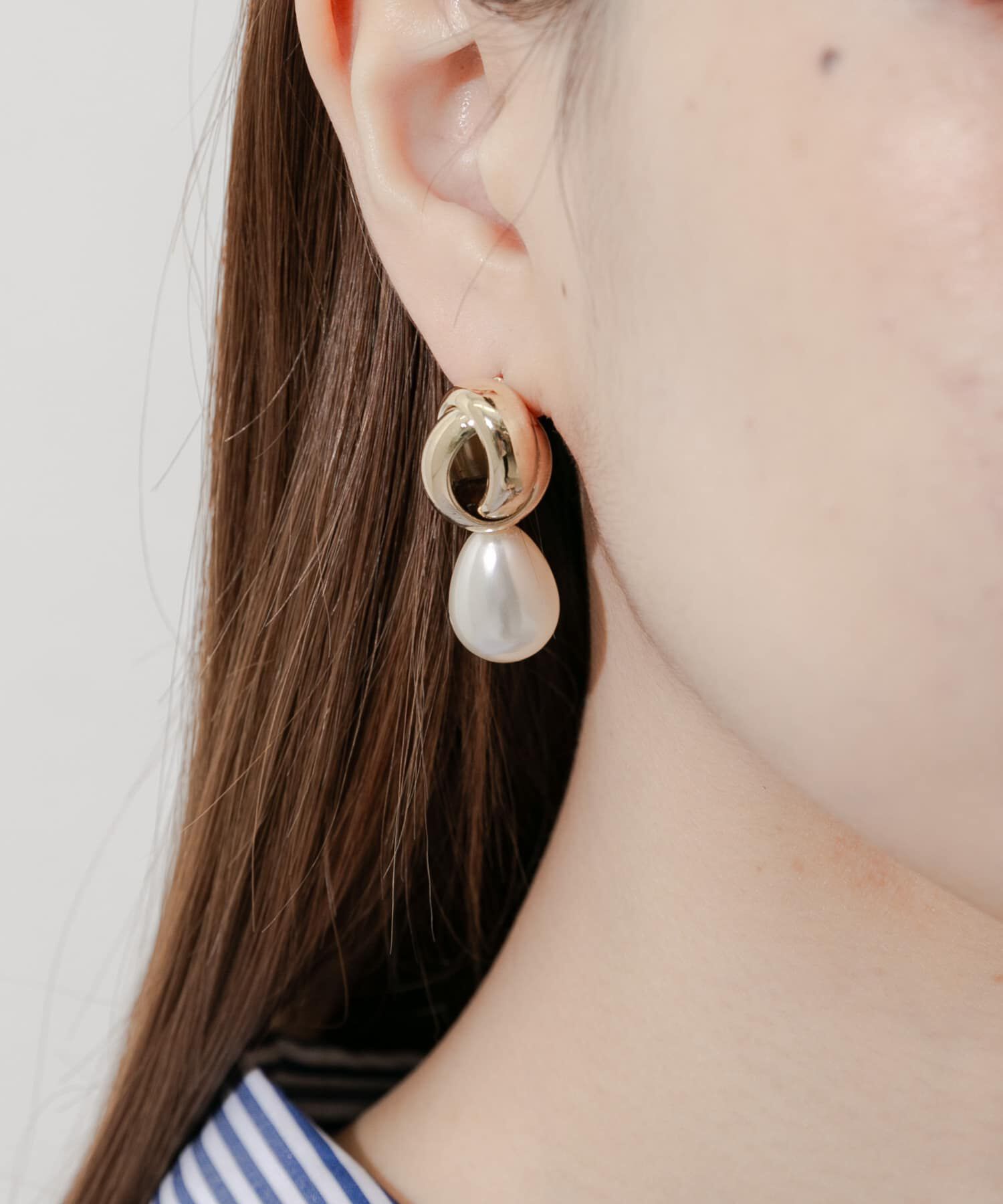 SMELLY「クロスループティアドロップパールピアス」|ピアス|