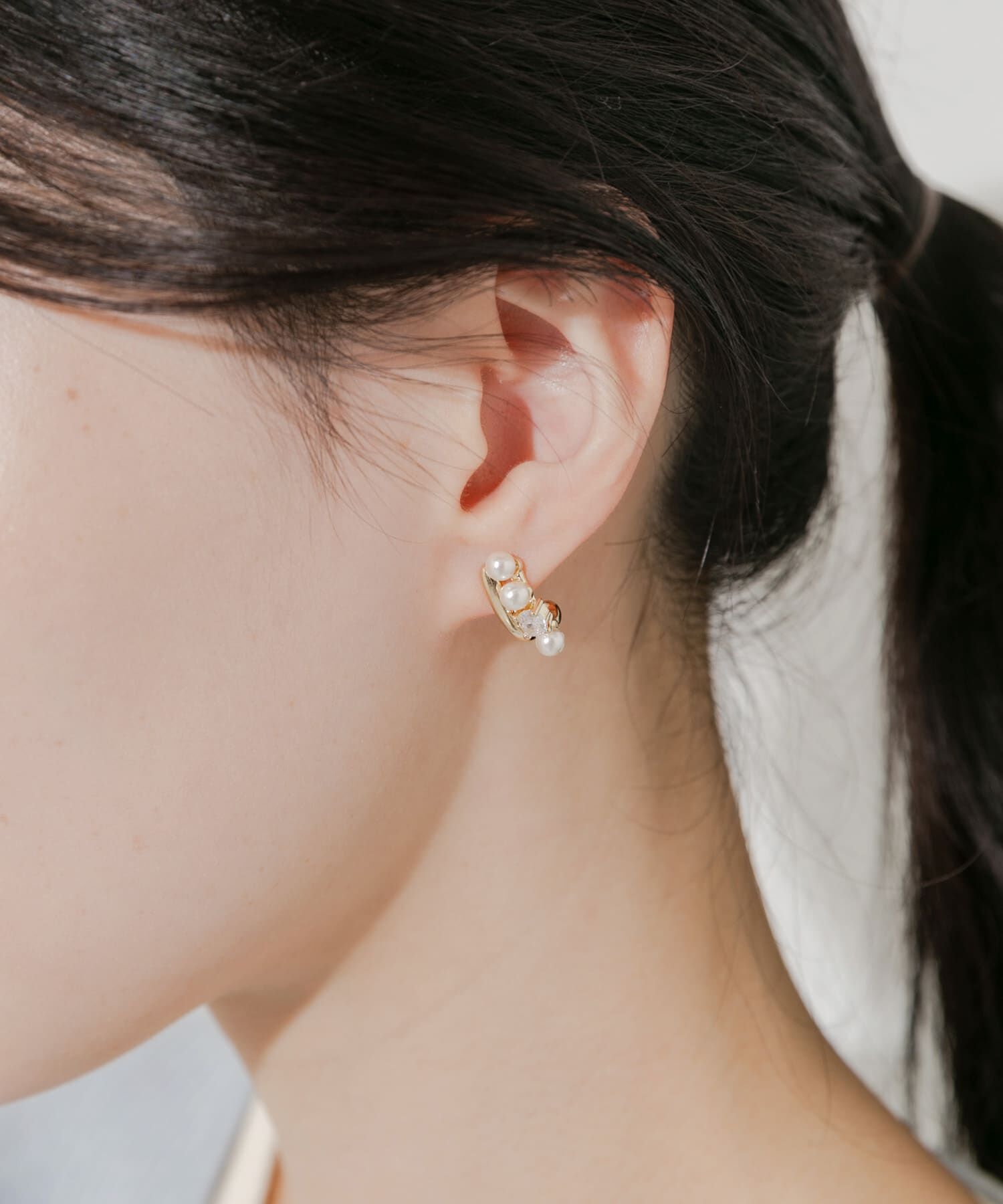 SMELLY「パールビジューラインピアス」|ピアス|
