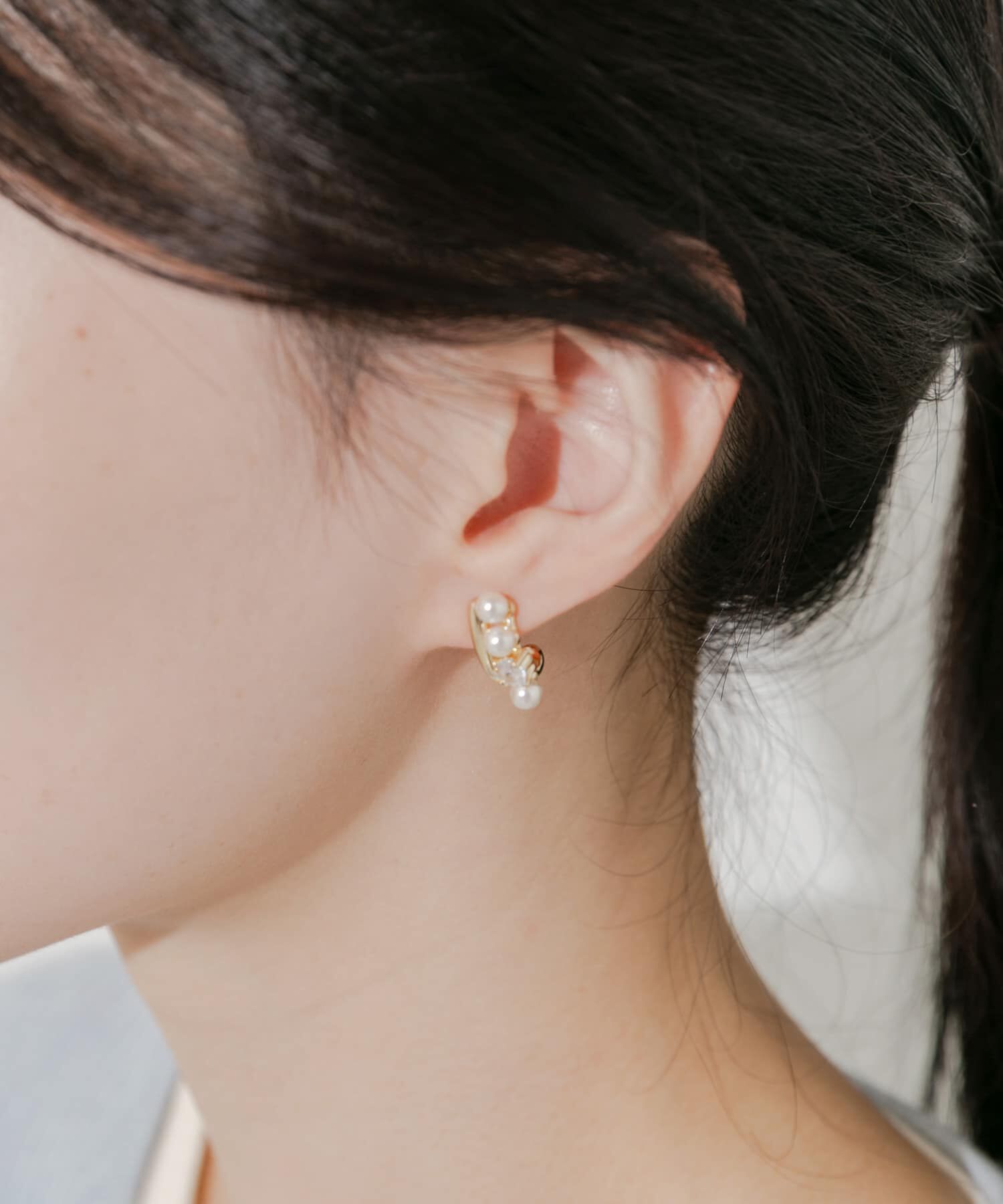SMELLY「パールビジューラインピアス」|ピアス|