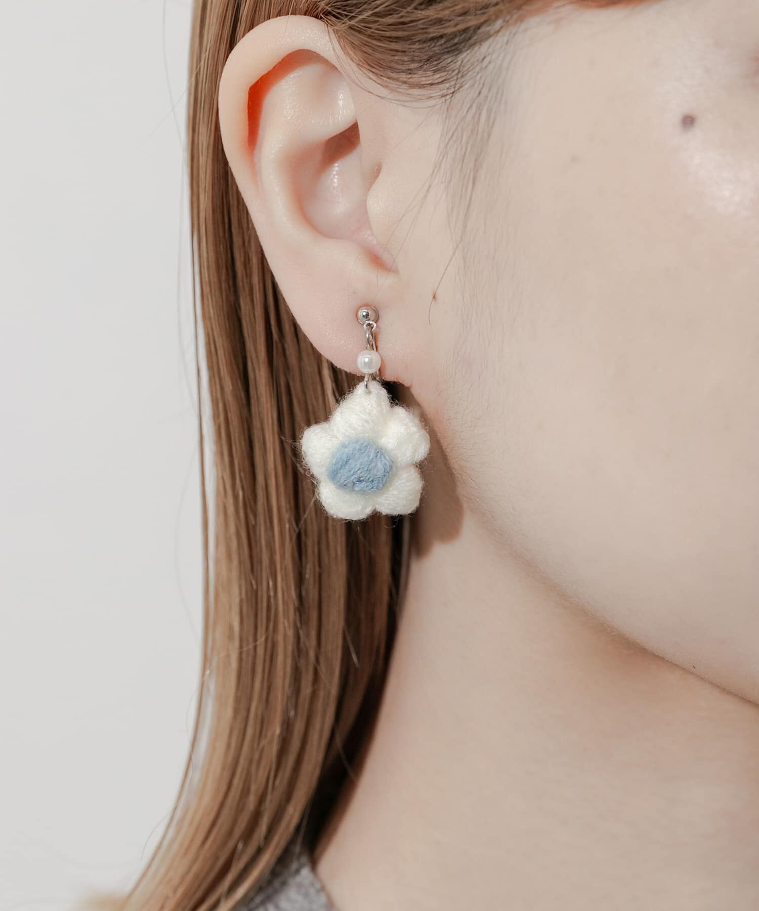 SMELLY「ニットフラワーイヤリング」|イヤリング|