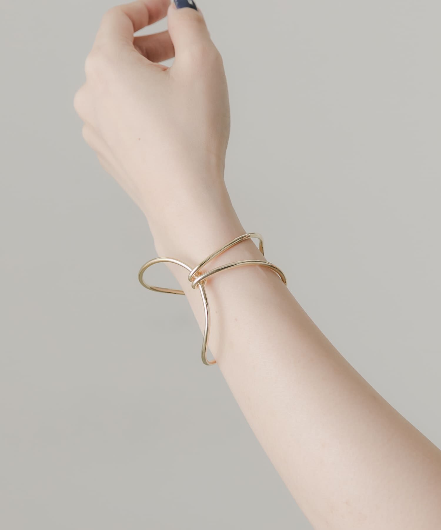 SMELLY「ニュアンスメタルクロスバングル」|ブレスレット・バングル|