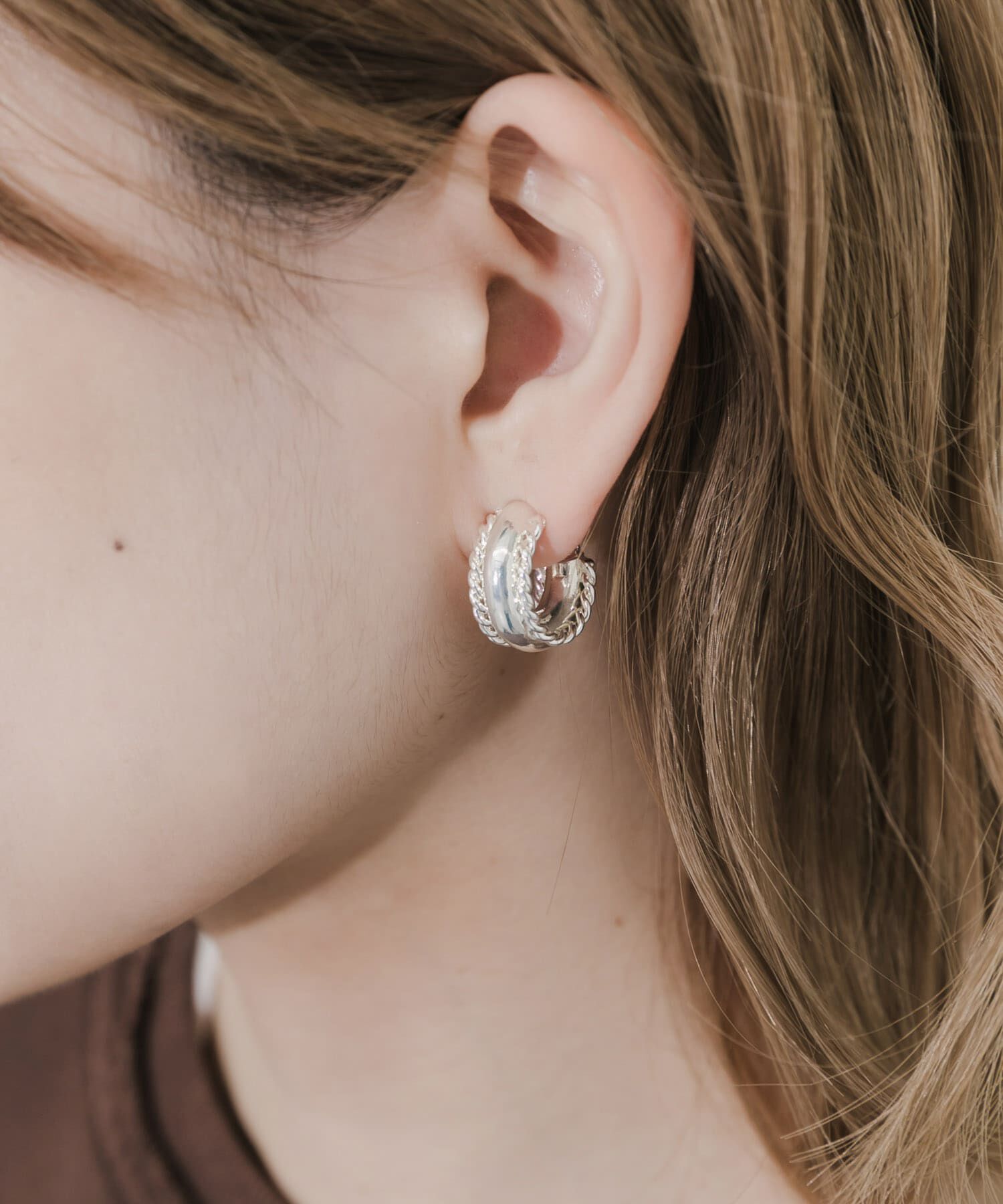 SMELLY「ツイストデザインフープイヤリング」|イヤリング|