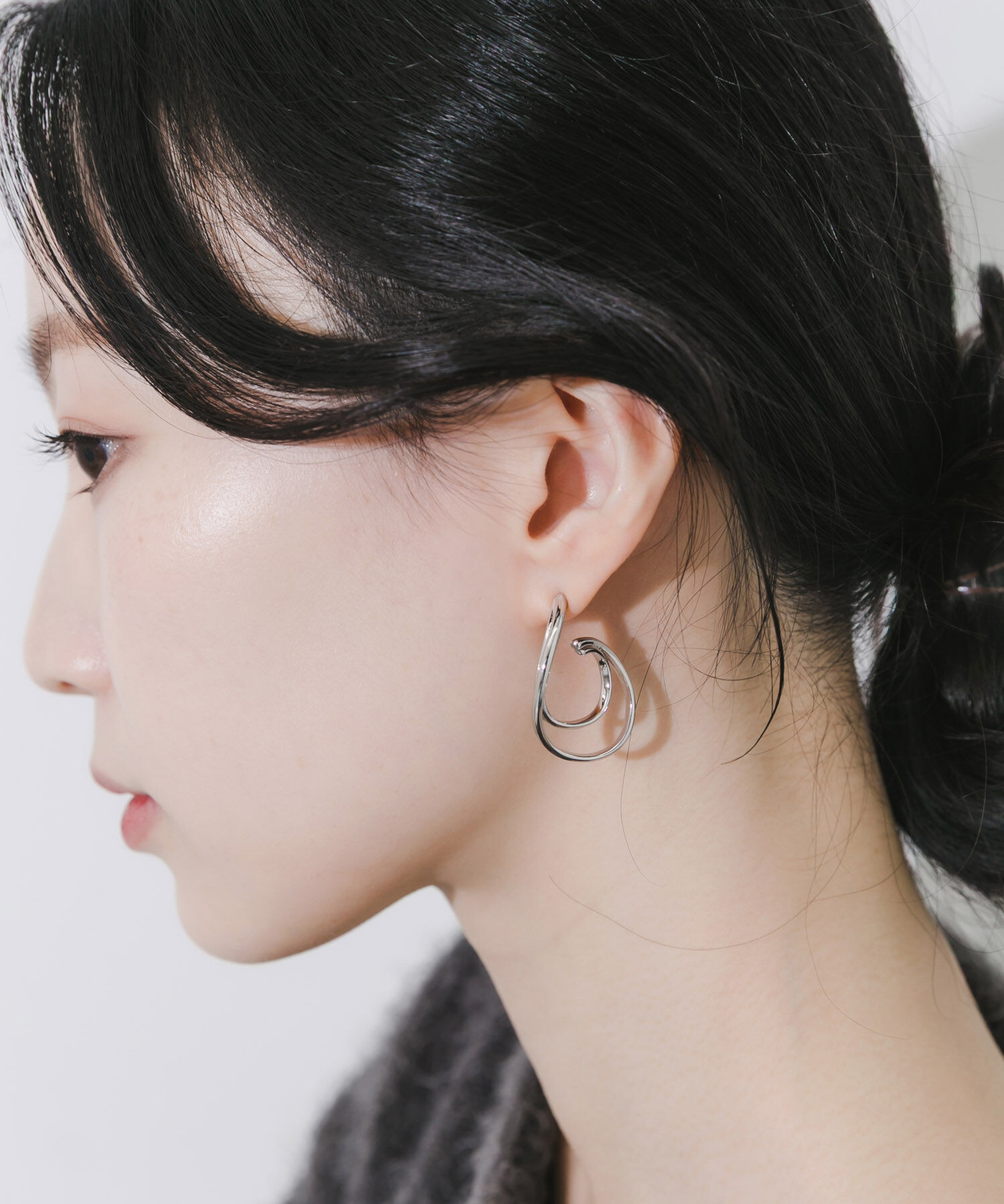 SMELLY「ニュアンスメタルレイヤードフープピアス」|ピアス|