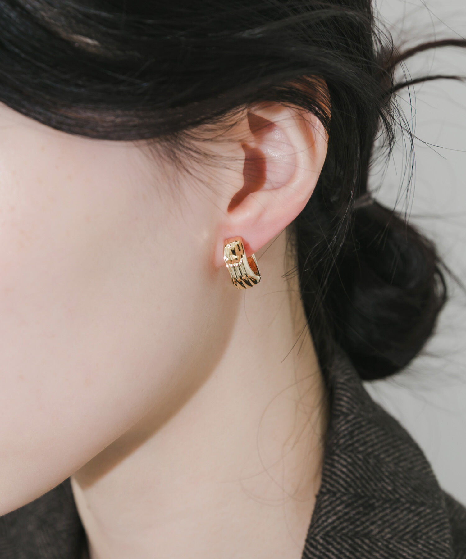 SMELLY「ニュアンスラインワンタッチフープイヤリング」|イヤリング|