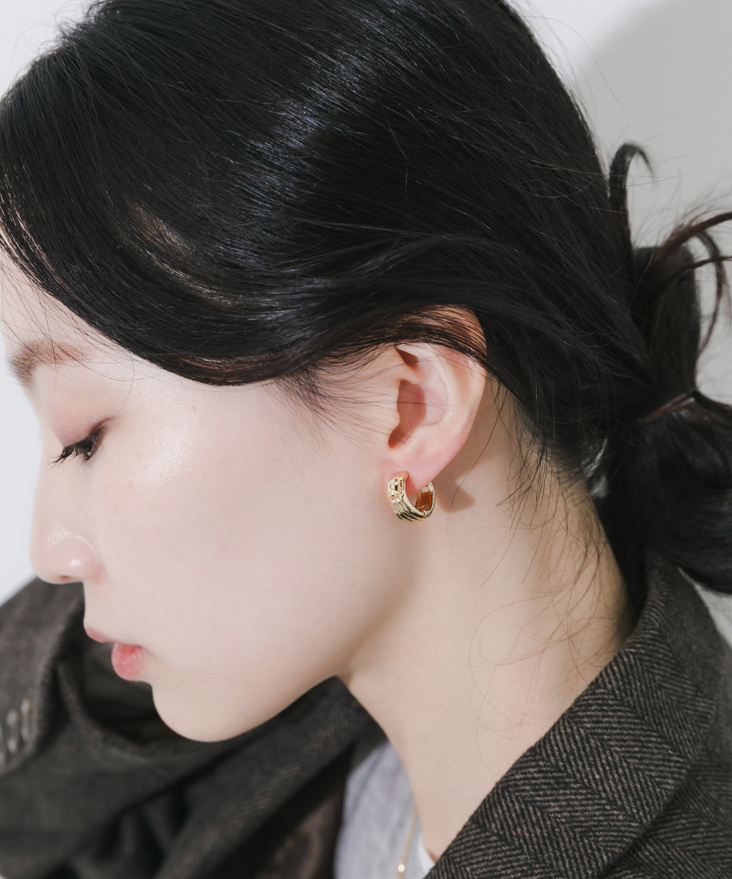 SMELLY「ニュアンスラインワンタッチフープイヤリング」|イヤリング|
