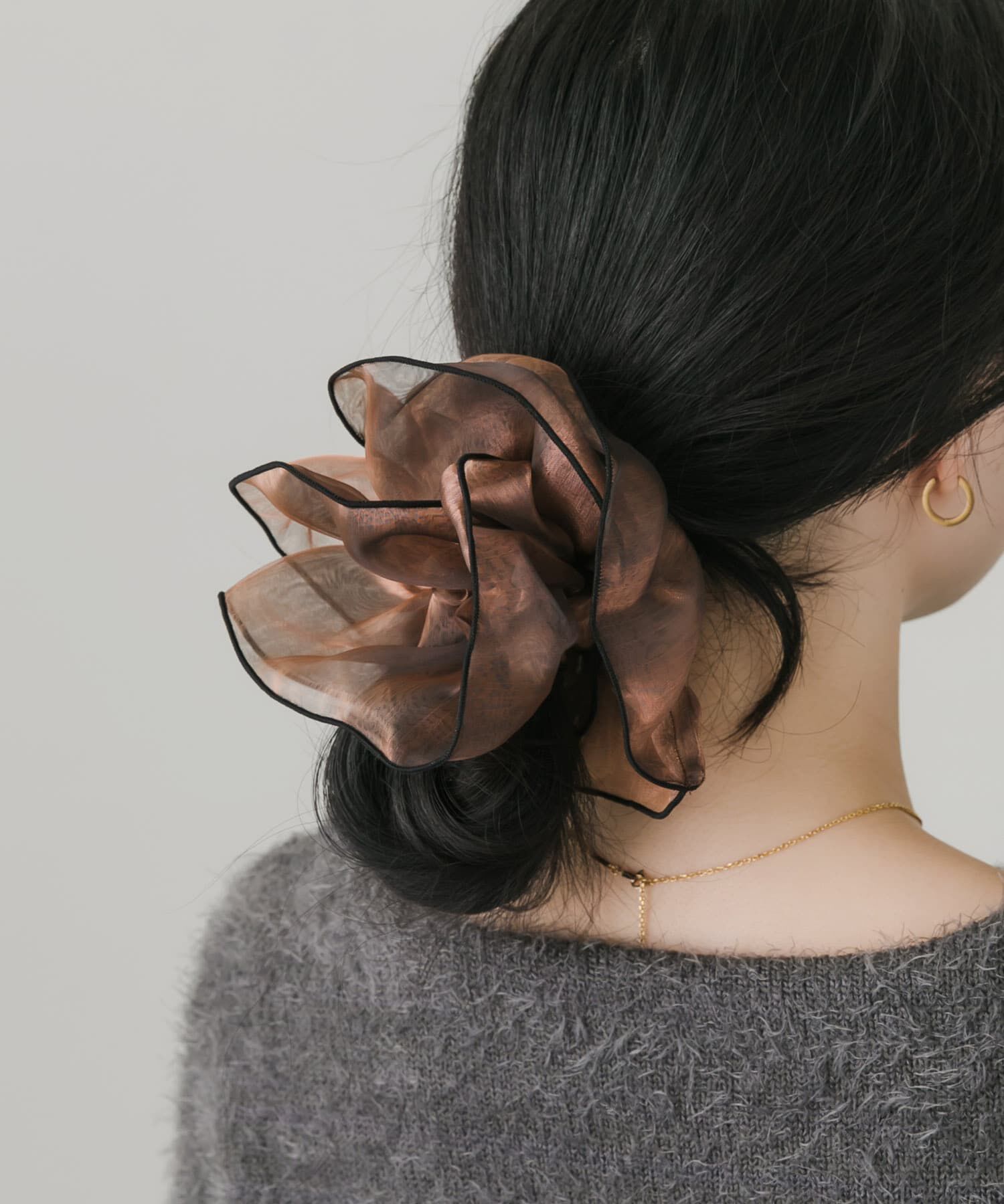 SMELLY「バイカラーシアーボリュームシュシュ」|ヘアゴム・シュシュ|ブラウン系その他