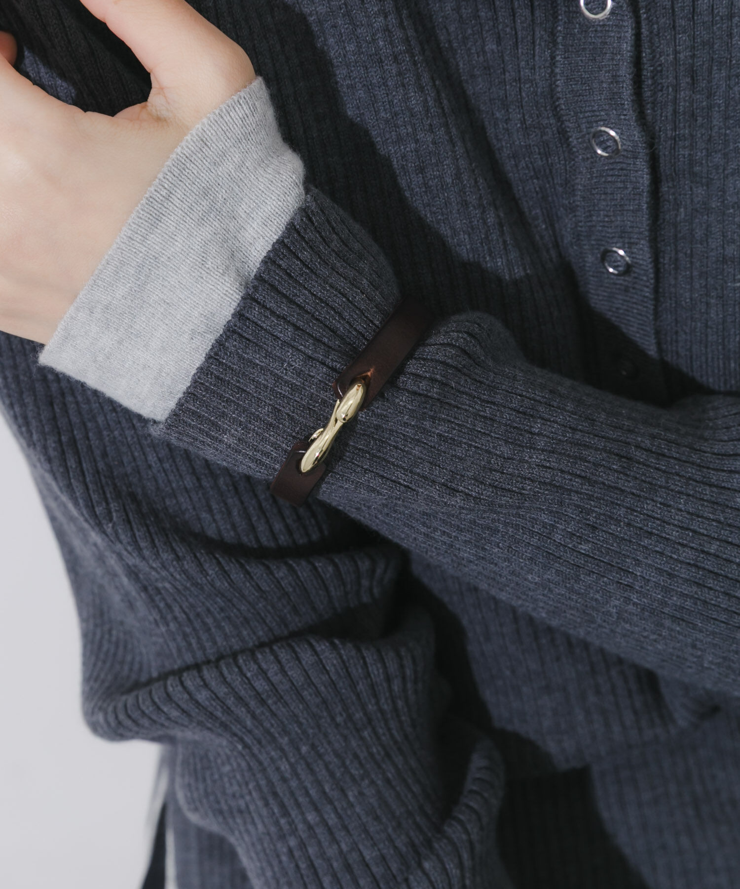 SMELLY「レザーフックブレスレット」|ブレスレット・バングル|