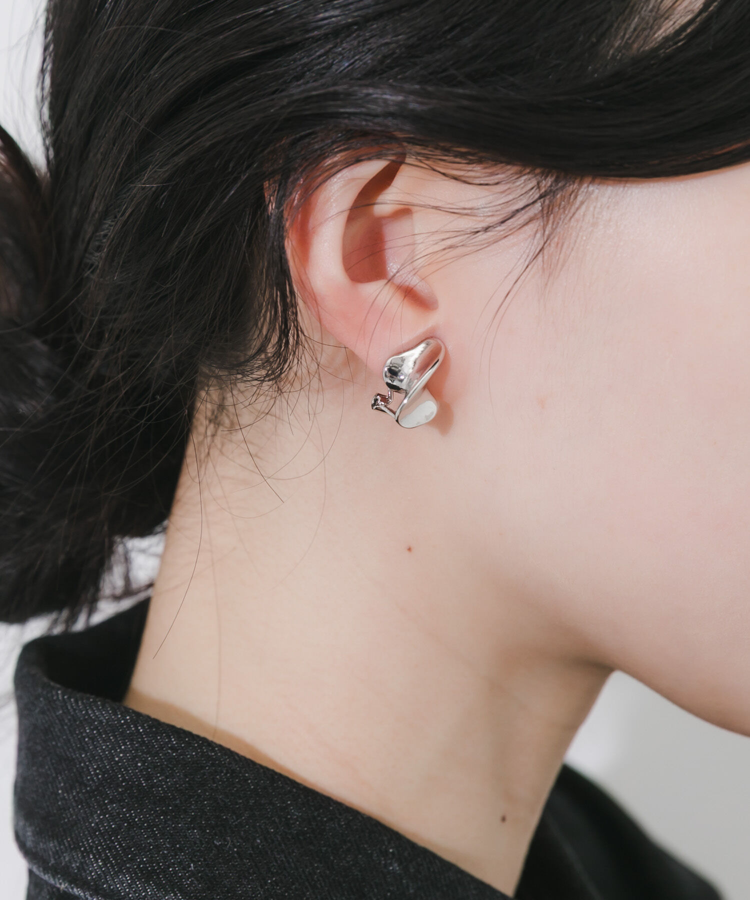 SMELLY「ウェーブメタルイヤリング」|イヤリング|