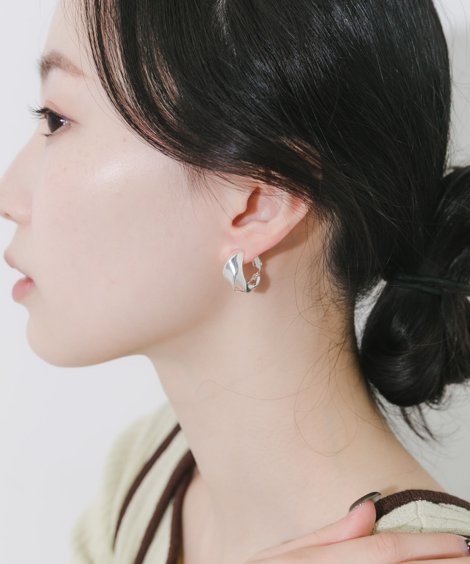 SMELLY「メタルワイドツイストフープイヤリング」|イヤリング|