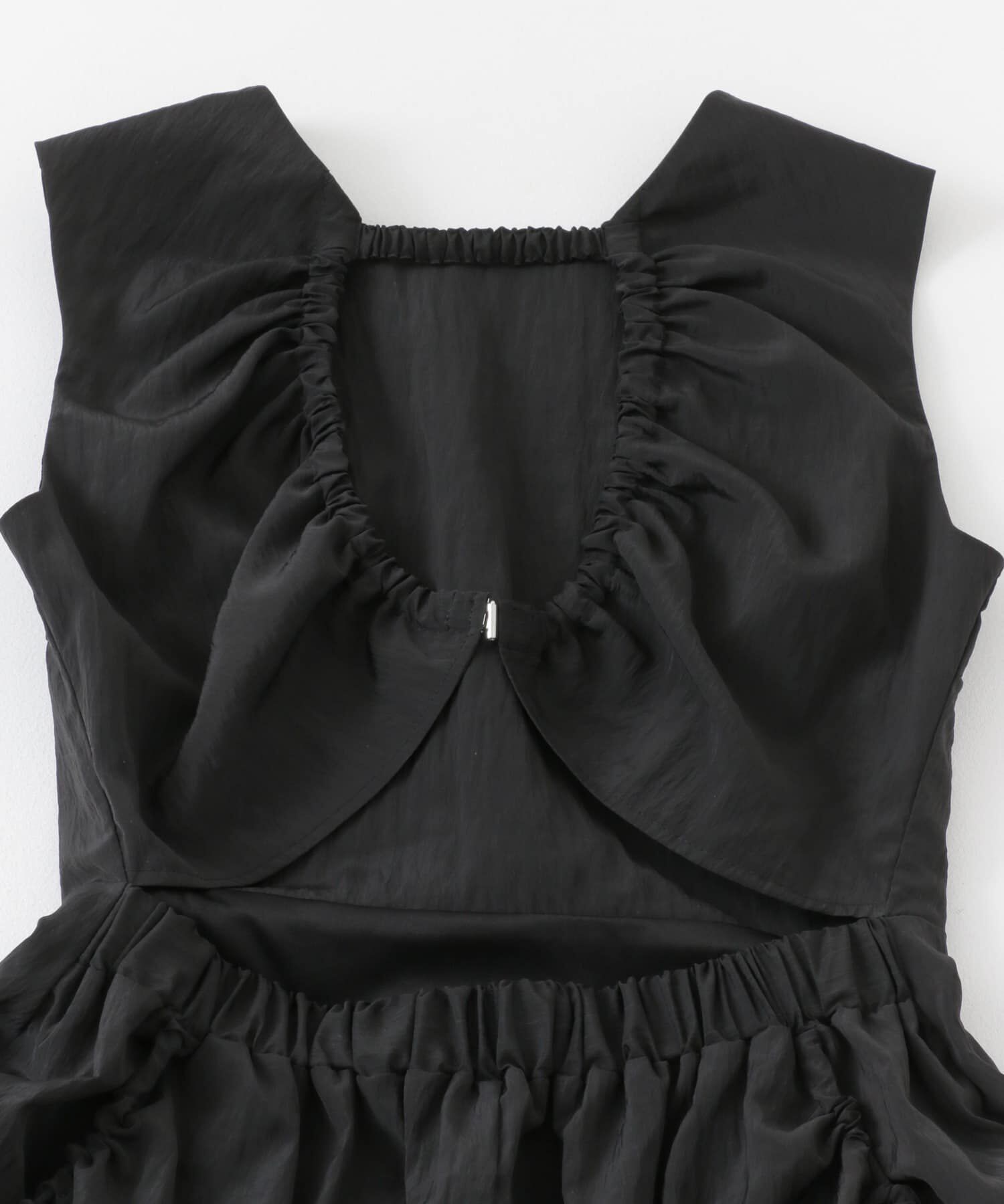 SENSE OF PLACE by URBAN RESEARCH「ナイロンギャザーコクーンワンピース」|ワンピース|