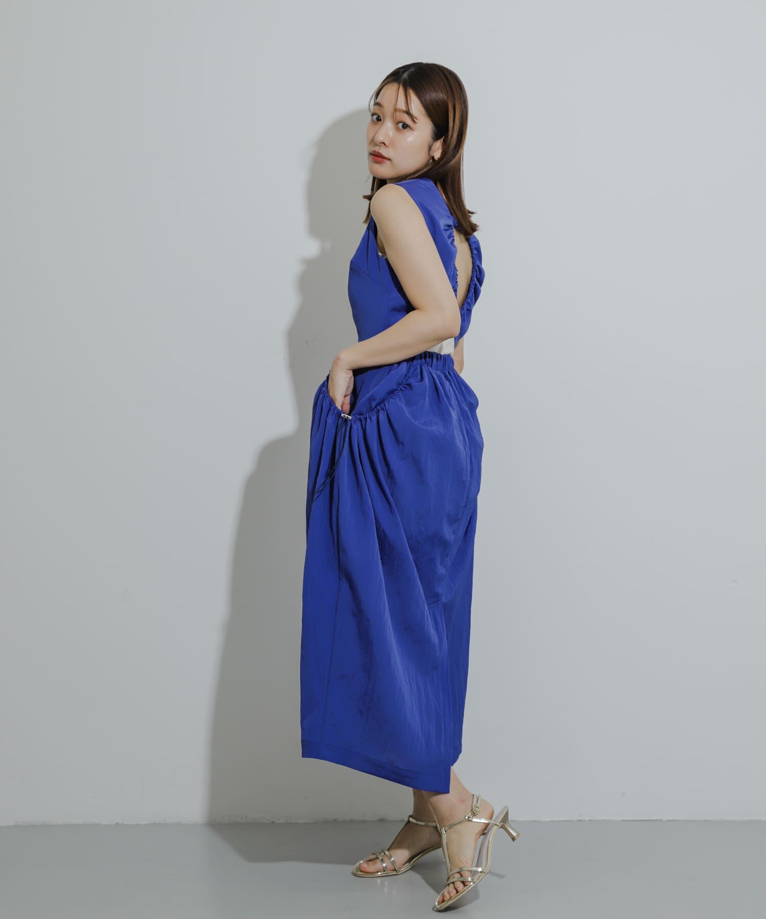 SENSE OF PLACE by URBAN RESEARCH「ナイロンギャザーコクーンワンピース」|ワンピース|