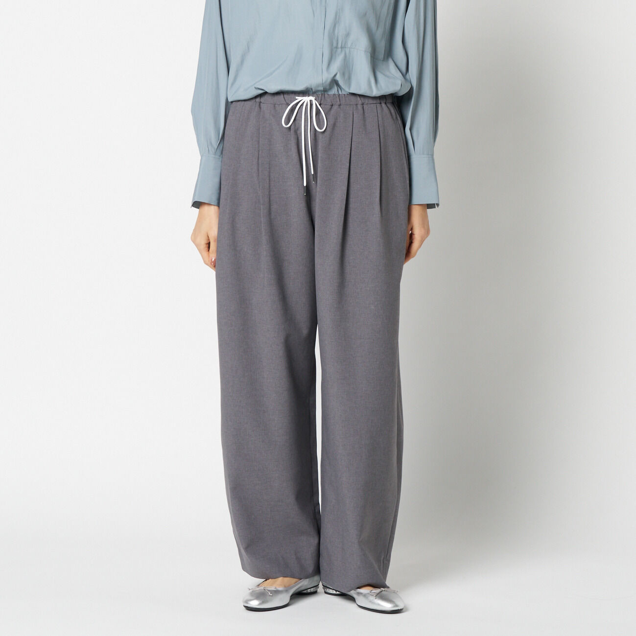 HELIOPOLE「HELIOPOLE BARREL LEG TUCK PANTS」|チノ|