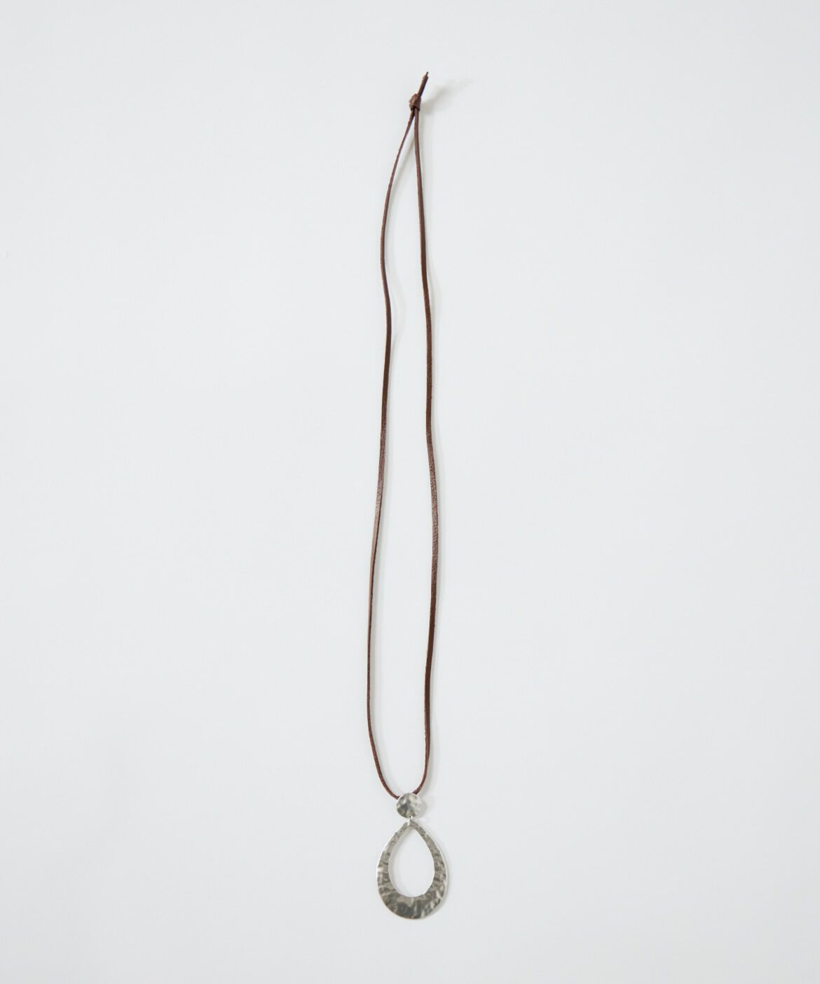 7-IDconcept.「レザーストラップ ドロップモチーフネックレス」|ネックレス|