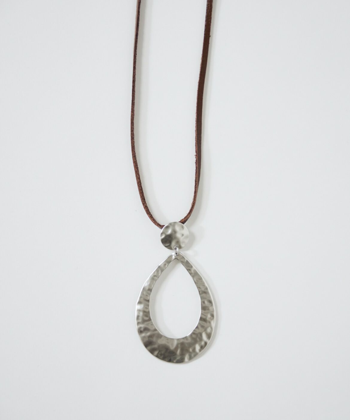 7-IDconcept.「レザーストラップ ドロップモチーフネックレス」|ネックレス|
