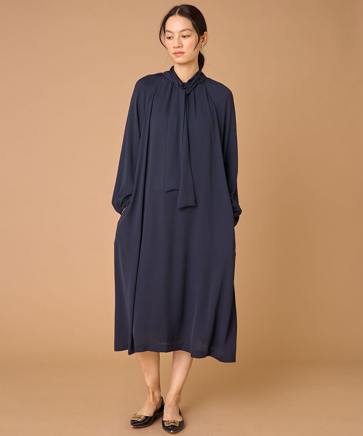 INED「《大きいサイズ》ボウタイワンピース」|ワンピース|