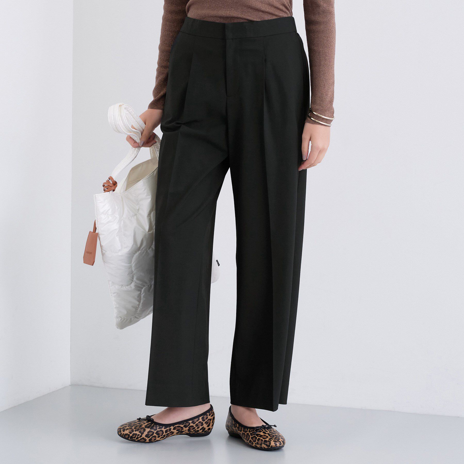 INDIVI「【褒められパンツ】ワンタックワイドパンツ」|その他|ブラック(019)