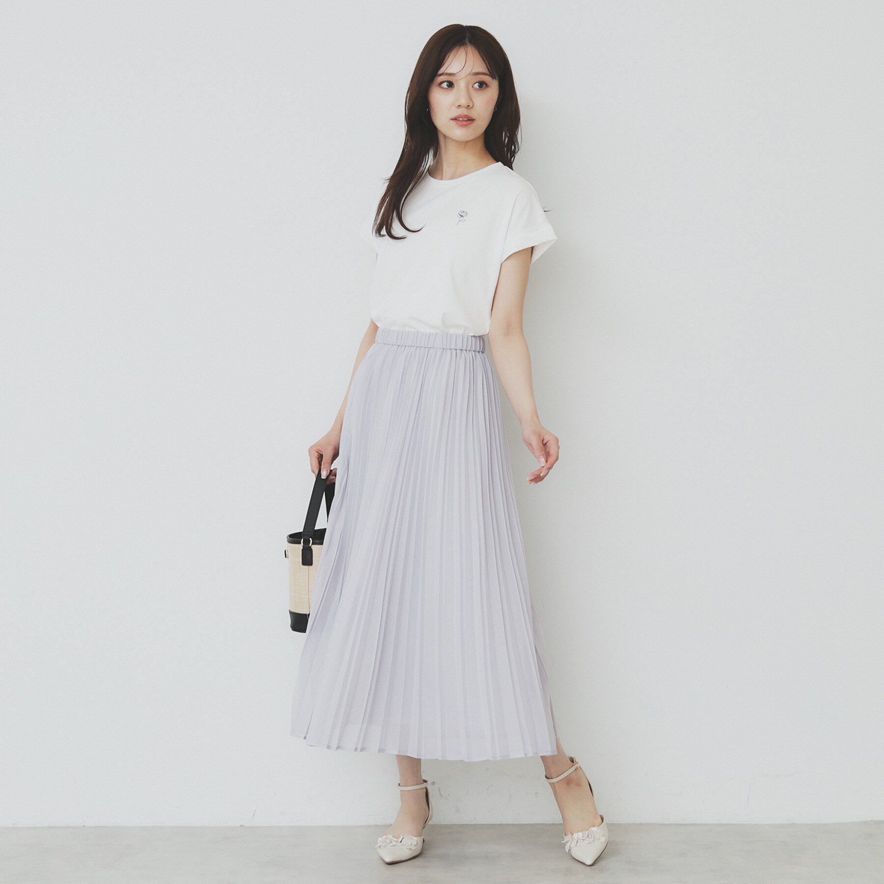 index「《6色展開/S-3Lサイズ》フラワー刺繍Tシャツ【汗ジミ防止/吸水速乾/接触冷感/UVケア/洗濯機洗」|Tシャツ・カットソー|