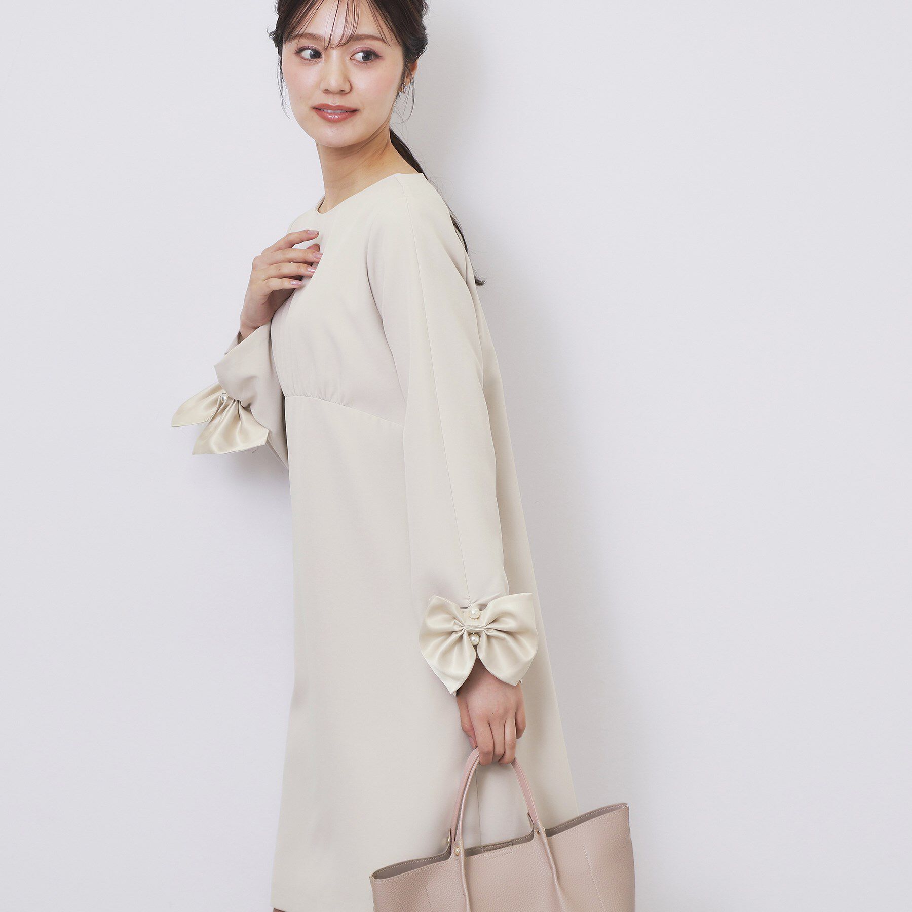 index「ダブルクロスリボンスリーブワンピース【洗濯機OK】」|ワンピース|グレージュ(050)