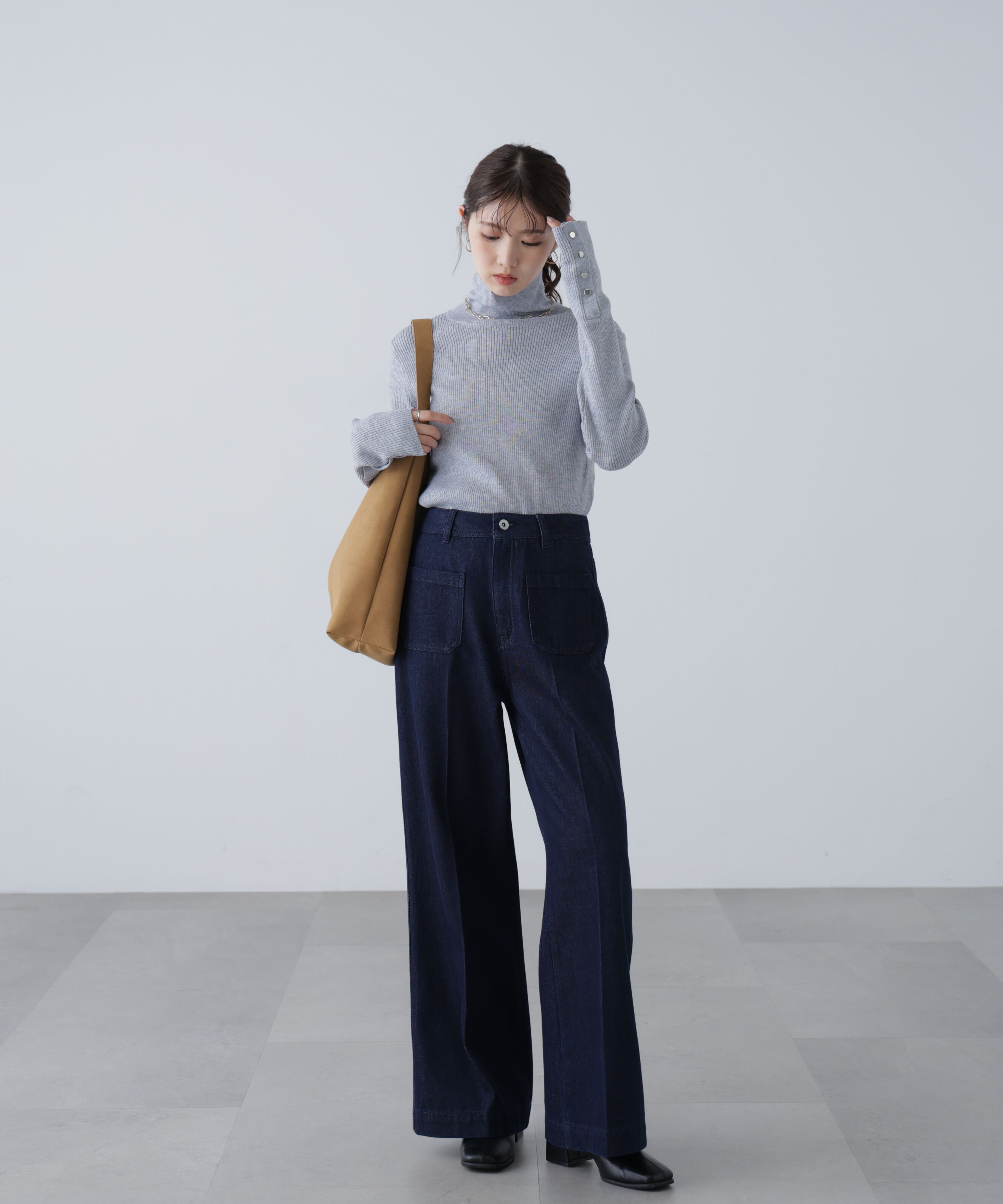  「袖金ボタンリブタートルニット」|ニット・セーター|