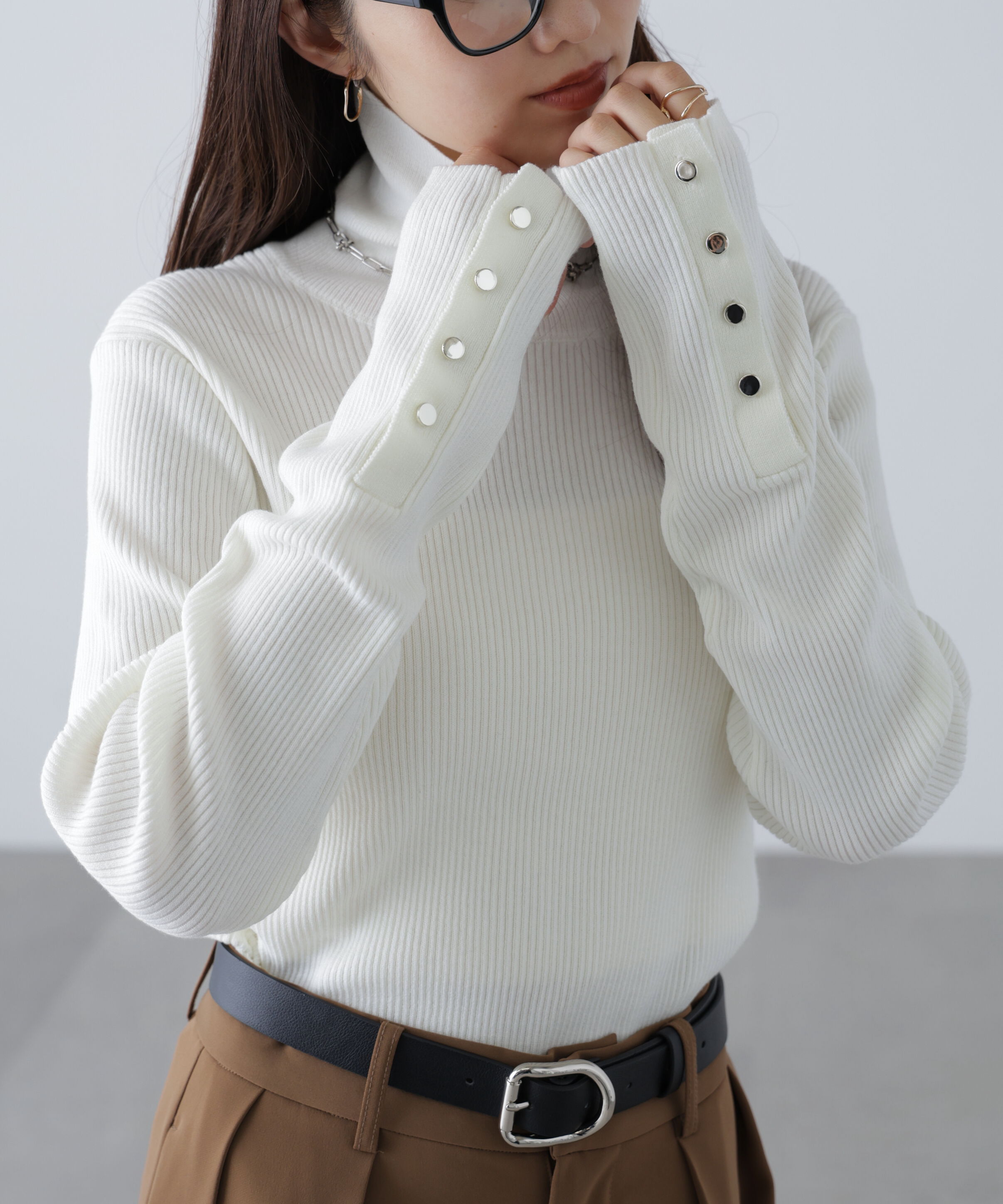  「袖金ボタンリブタートルニット」|ニット・セーター|シロ