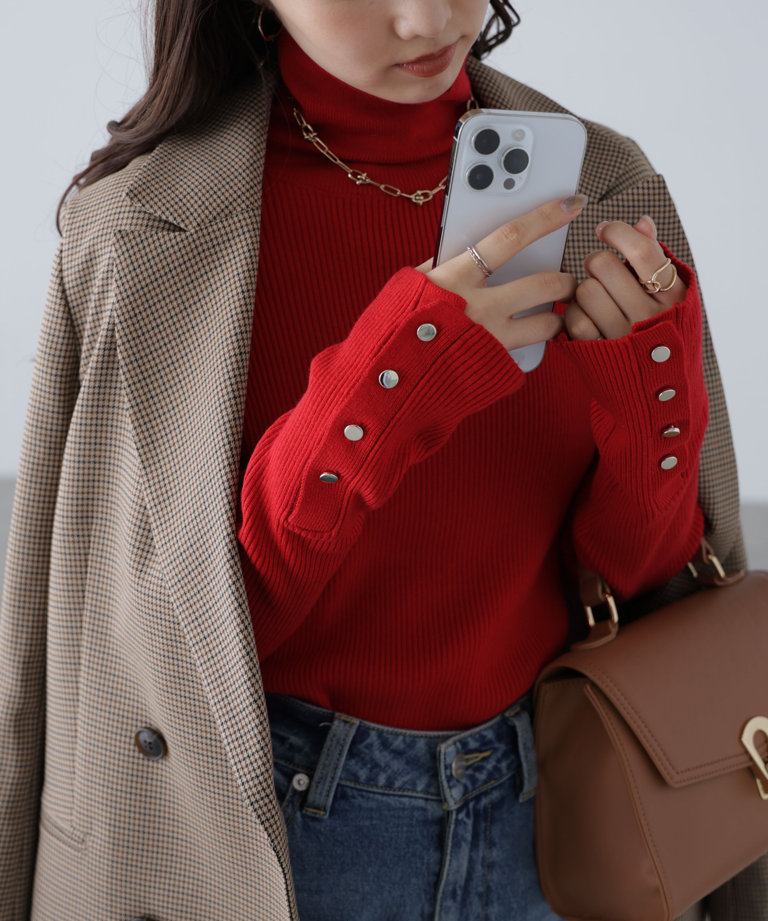  「袖金ボタンリブタートルニット」|ニット・セーター|赤