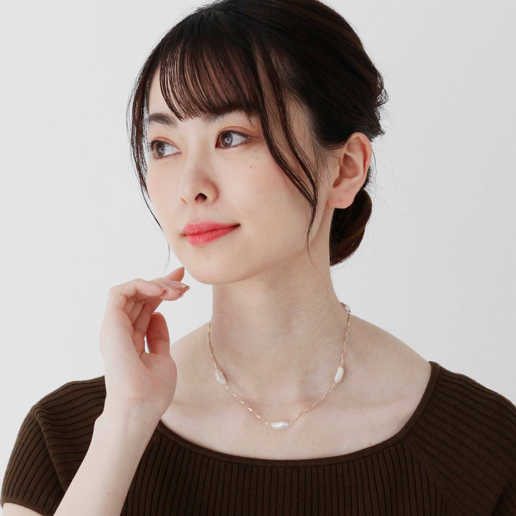 COCOSHNIK「K10バロック淡水パール ステーション ネックレス」|ネックレス|