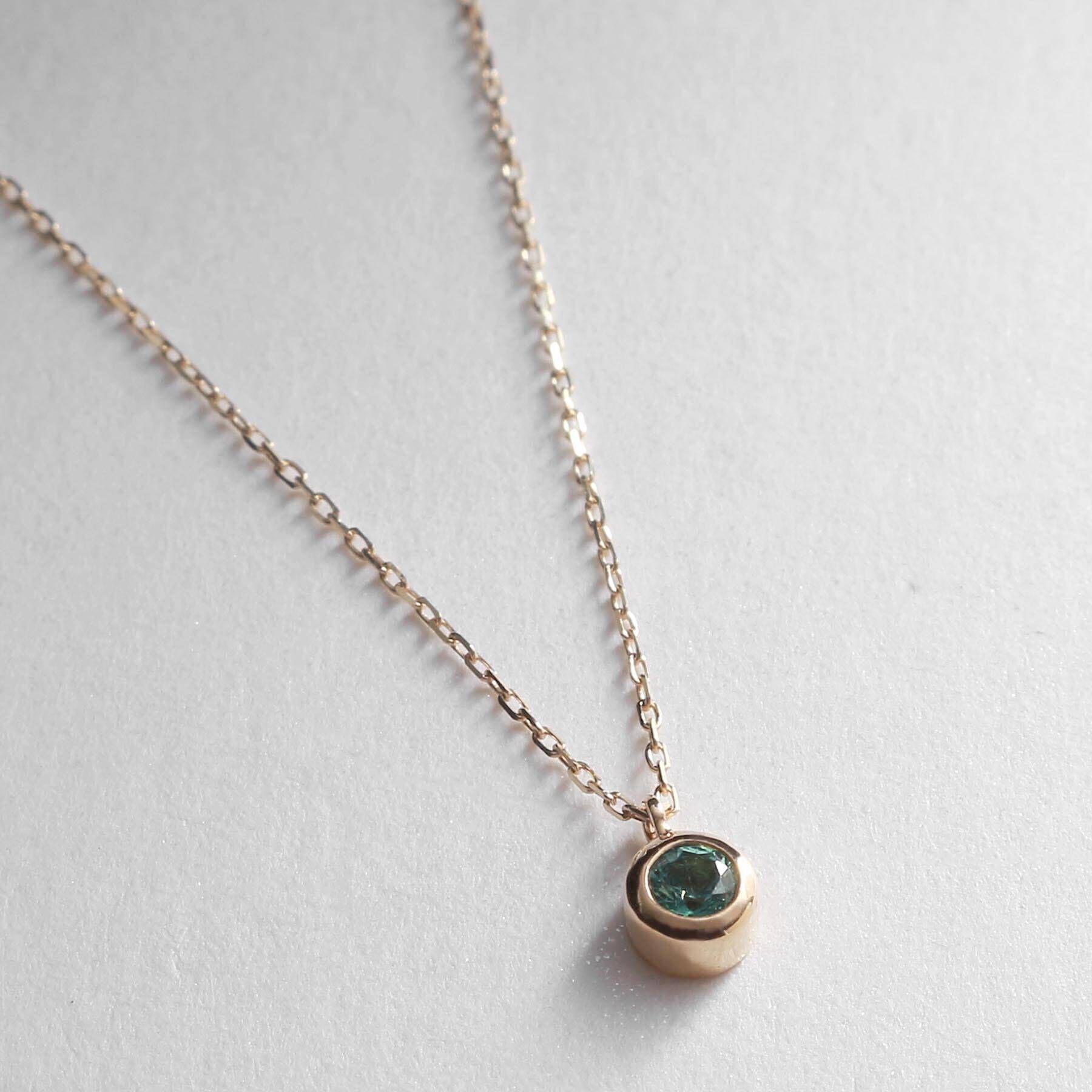 COCOSHNIK「【WEB限定】K10スピリチュアルストーン（エメラルド）ネックレス」|ネックレス|