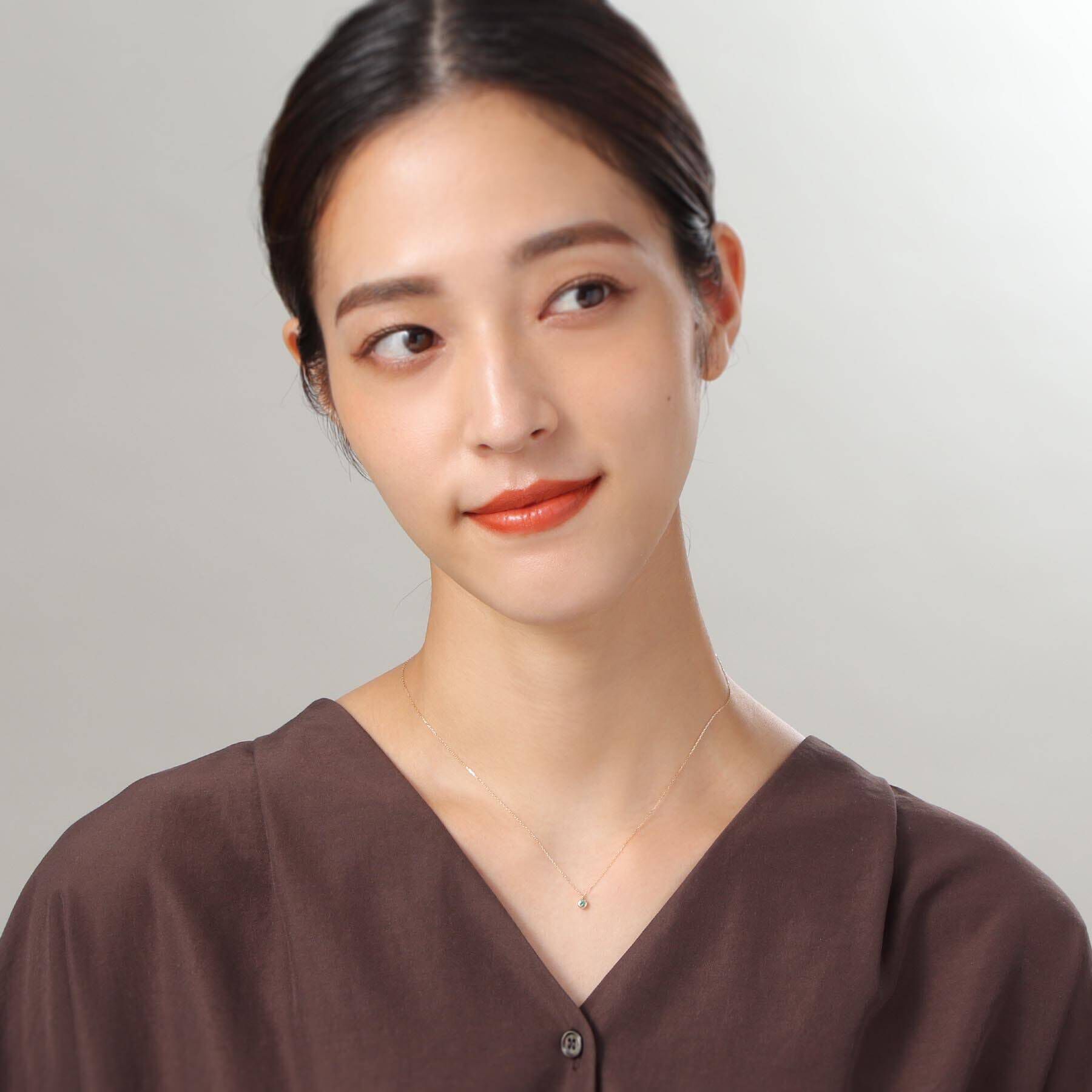 COCOSHNIK「【WEB限定】K10スピリチュアルストーン（エメラルド）ネックレス」|ネックレス|