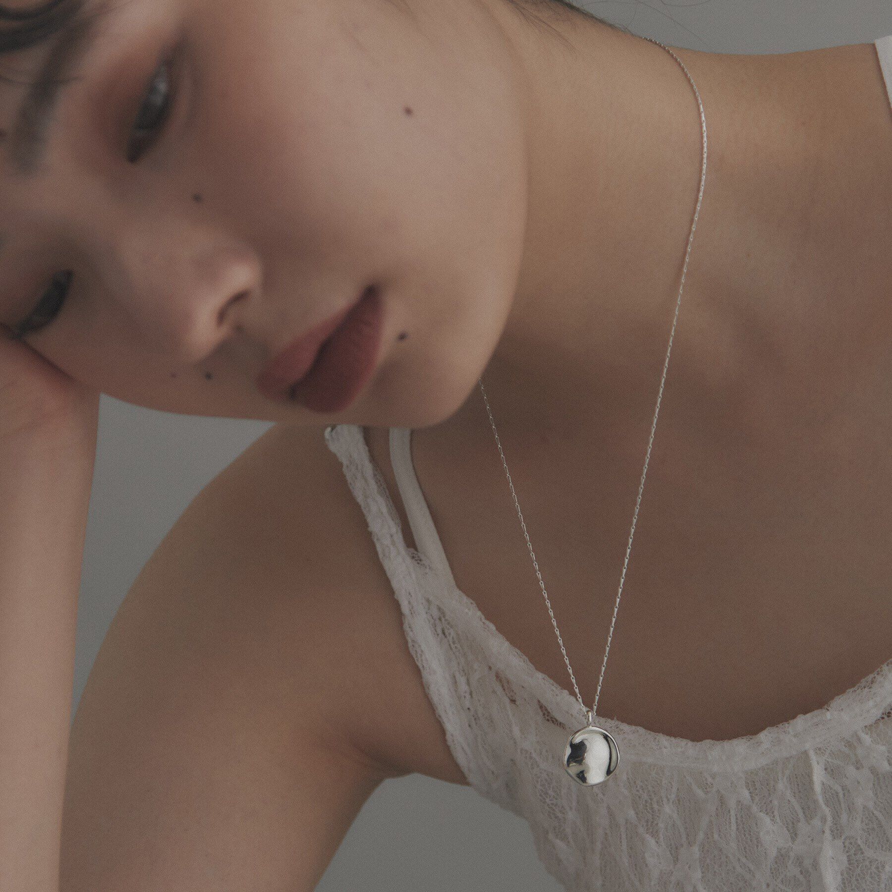 COCOSHNIK ONKITSCH「シルバー ニュアンスネック コイン」|ネックレス|
